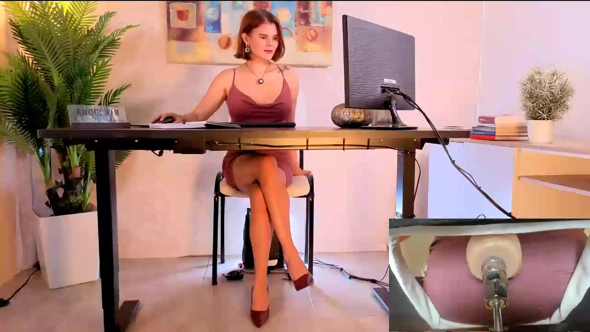 Gallery image thumbnail from AngelaM's myfreecams stream on, 05/26/2026, 06:10 image 10 of 20
