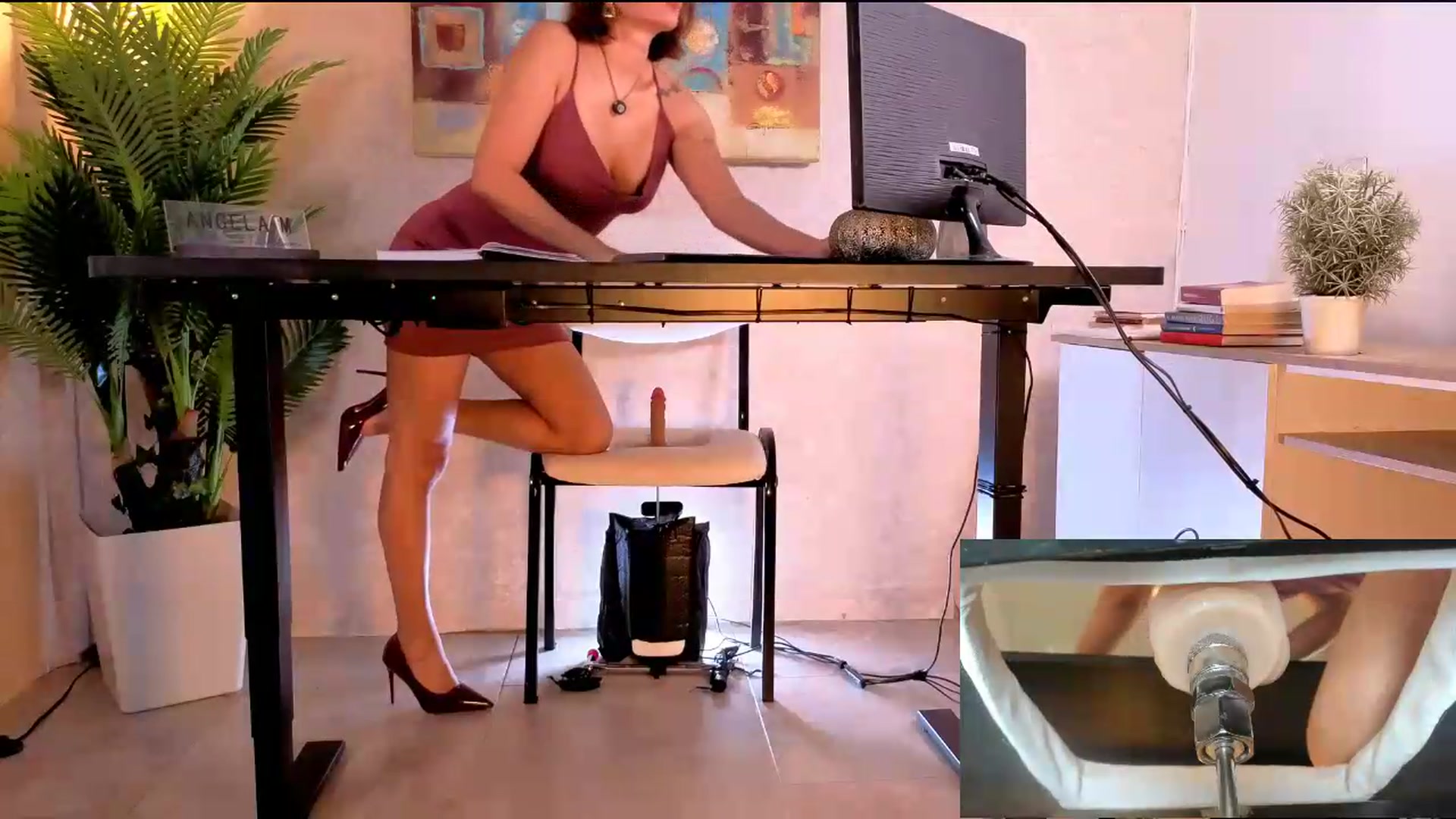 Gallery image thumbnail from AngelaM's myfreecams stream on, 05/26/2026, 06:10 image 13 of 20