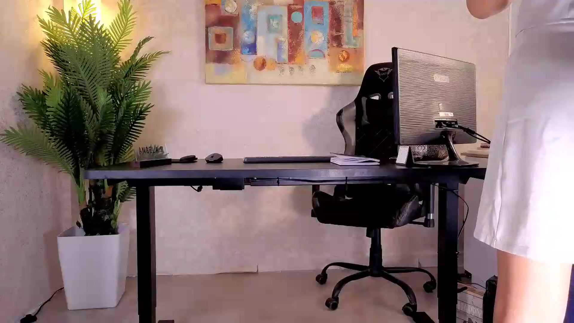 Gallery image thumbnail from AngelaM's myfreecams stream on, 06/05/2026, 20:09 image 17 of 20