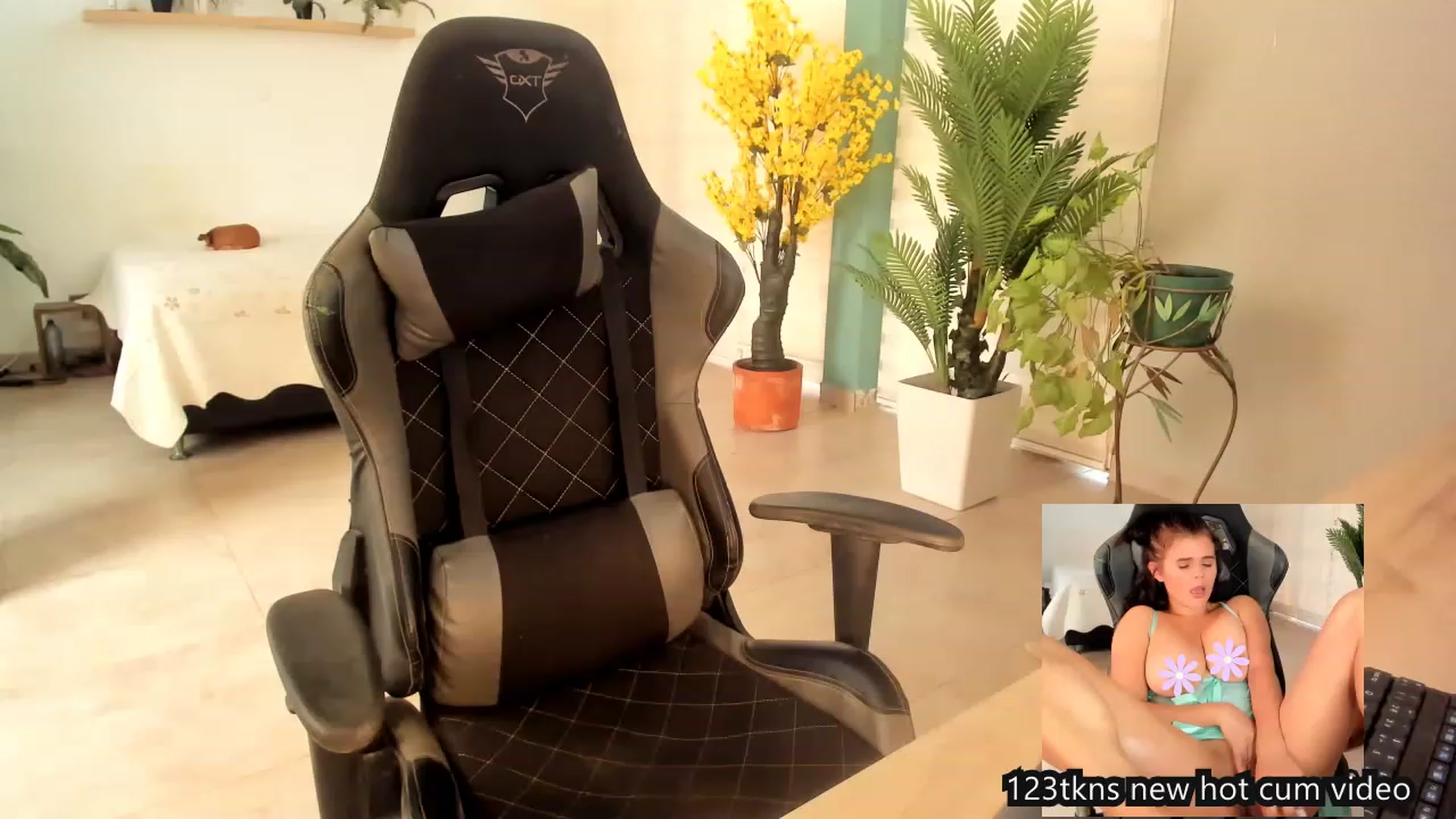 Gallery image thumbnail from AngelaMar's myfreecams stream on, 05/17/2023, 17:32 image 4 of 20