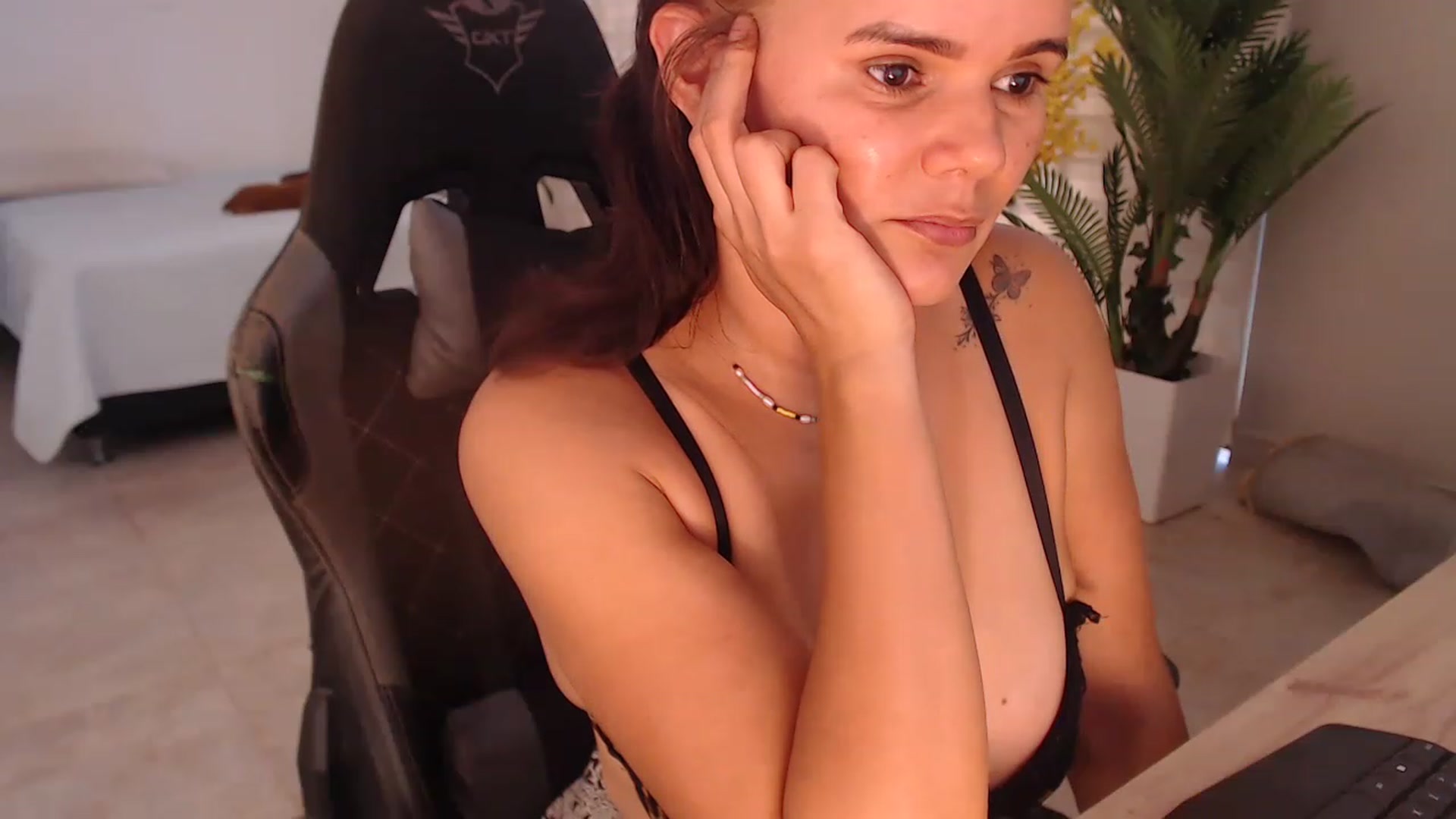 Gallery image thumbnail from AngelaMar's myfreecams stream on, 07/15/2023, 17:59 image 20 of 20