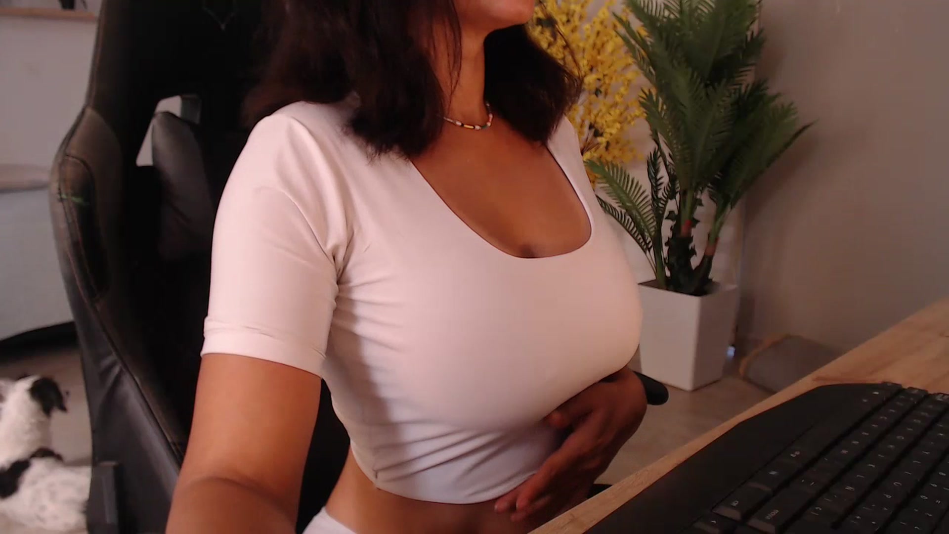 Gallery image thumbnail from AngelaMar's myfreecams stream on, 07/19/2023, 18:34 image 3 of 20