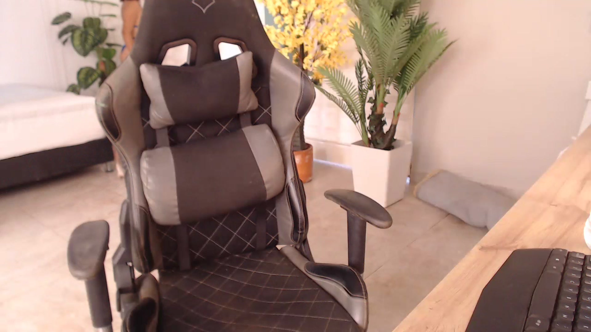 Gallery image thumbnail from AngelaMar's myfreecams stream on, 07/20/2023, 17:57 image 15 of 20