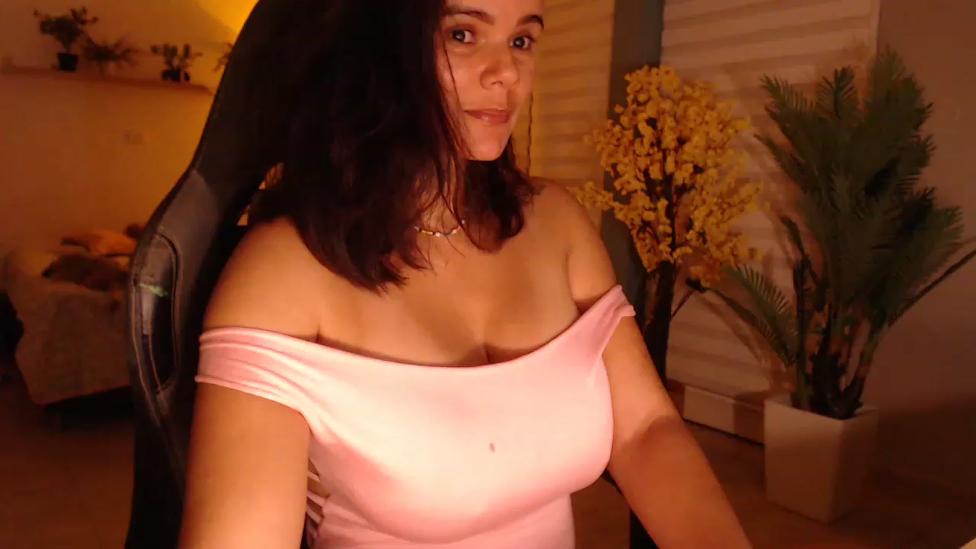 Gallery image thumbnail from AngelaMar's myfreecams stream on, 08/14/2023, 04:40 image 7 of 20