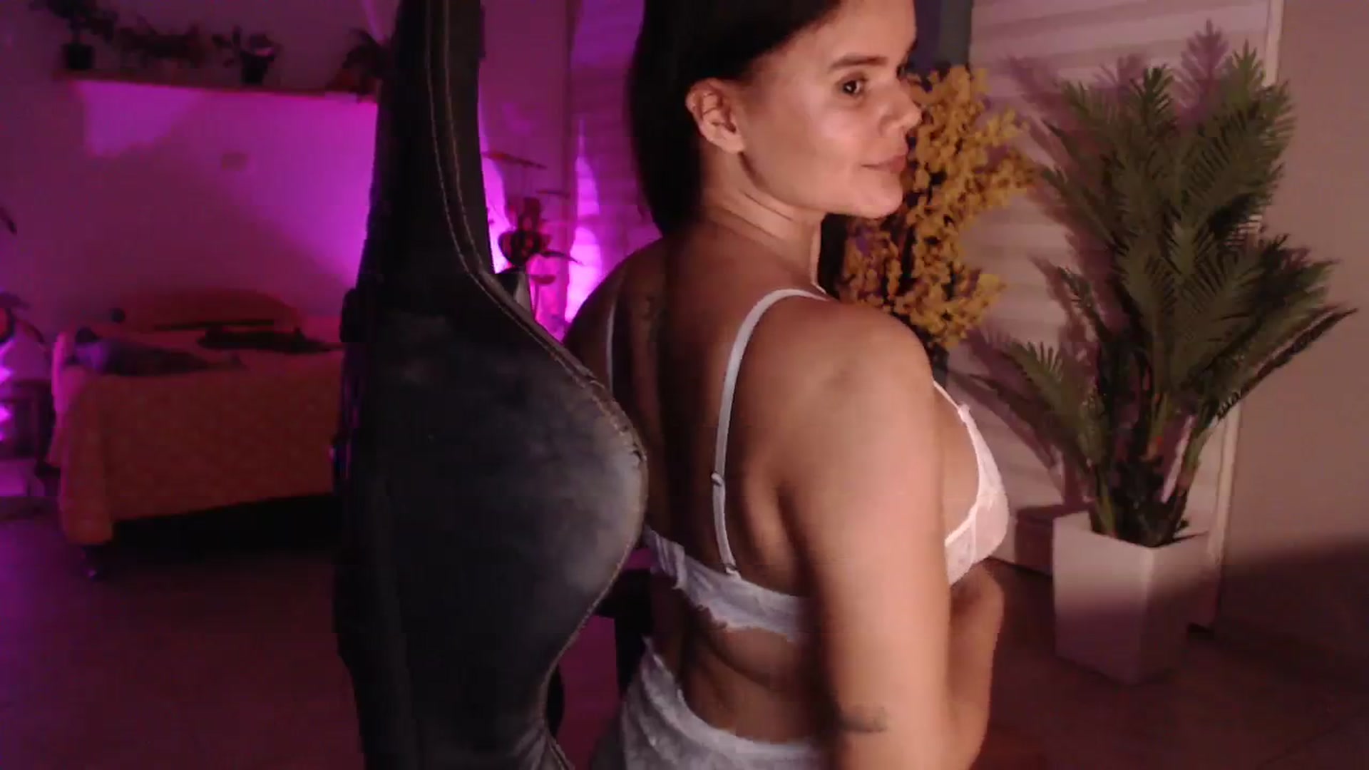 Gallery image thumbnail from AngelaMar's myfreecams stream on, 09/02/2023, 04:37 image 6 of 20