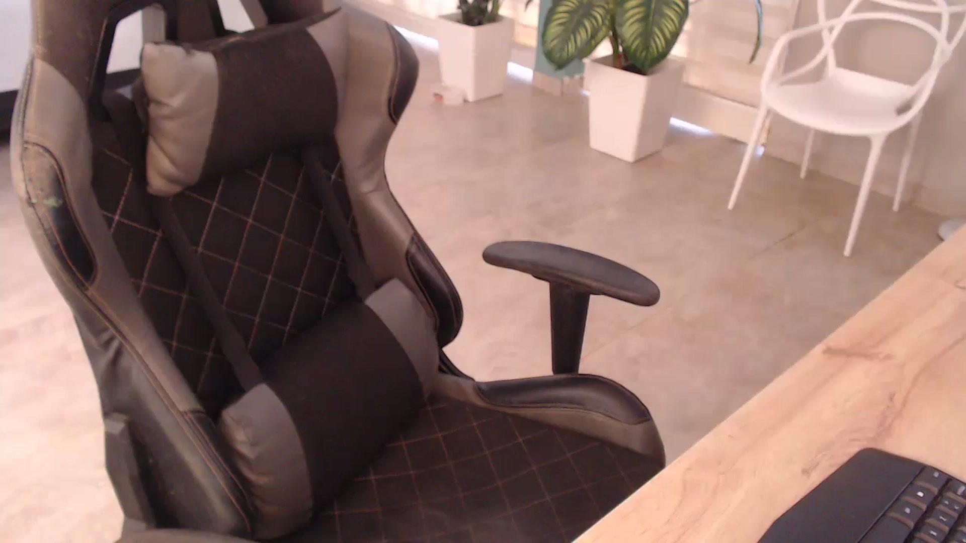 Gallery image thumbnail from AngelaMar's myfreecams stream on, 07/01/2024, 15:24 image 14 of 20