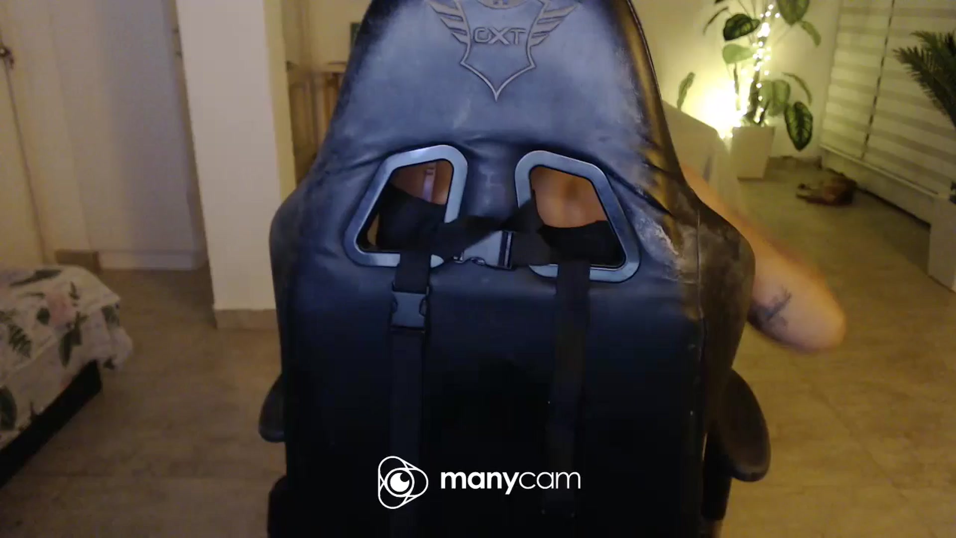Gallery image thumbnail from AngelaMar's myfreecams stream on, 12/24/2024, 04:16 image 1 of 20