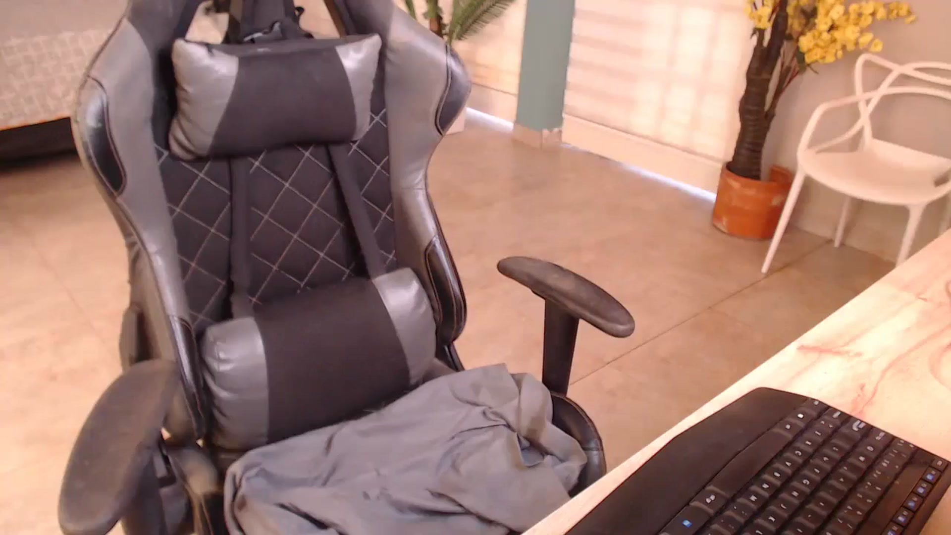 Gallery image thumbnail from AngelaMar's myfreecams stream on, 01/07/2025, 18:39 image 18 of 20
