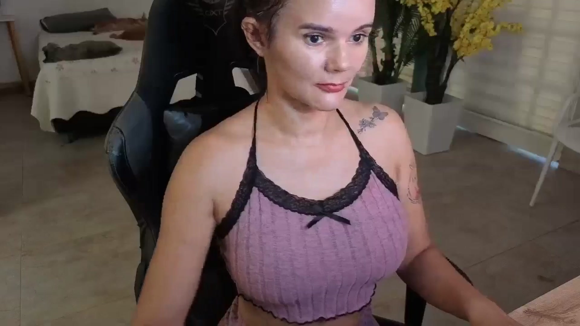 Gallery image thumbnail from AngelaMar's myfreecams stream on, 02/09/2025, 18:34 image 2 of 20