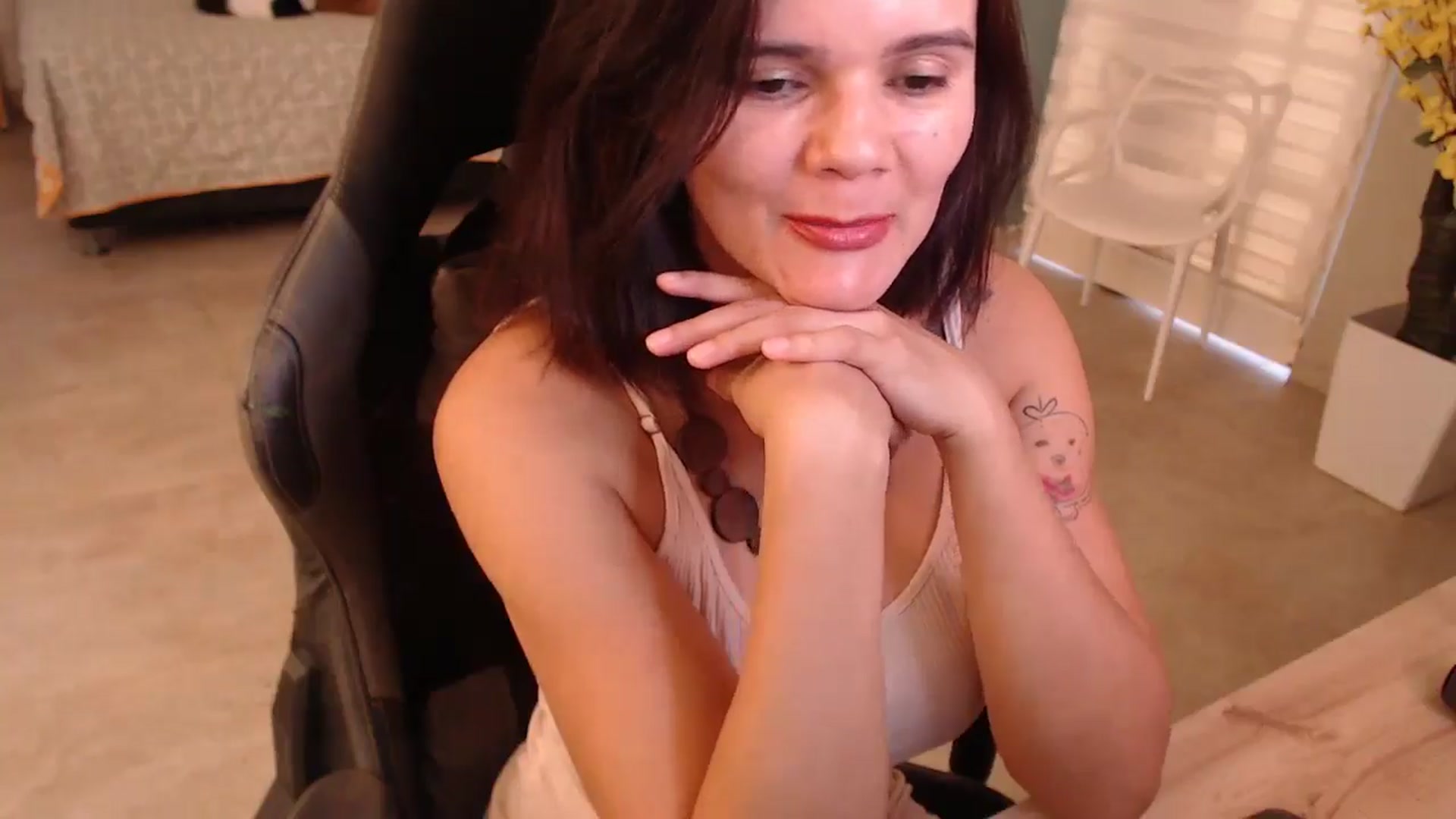 Gallery image thumbnail from AngelaMar's myfreecams stream on, 02/18/2025, 19:52 image 2 of 20