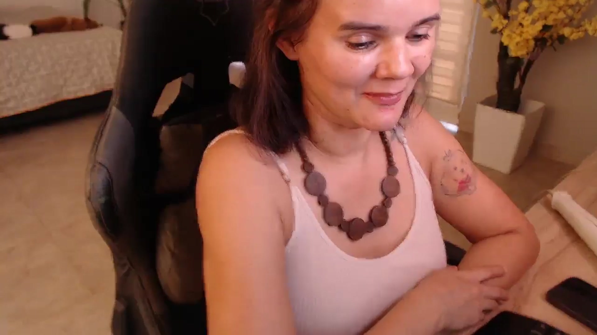 Gallery image thumbnail from AngelaMar's myfreecams stream on, 02/18/2025, 19:52 image 15 of 20