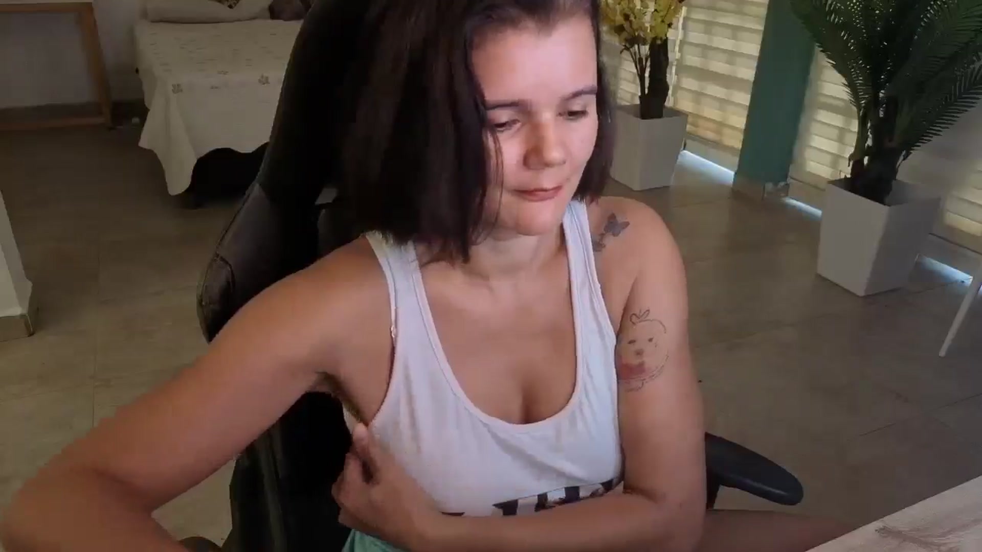 Gallery image thumbnail from AngelaMar's myfreecams stream on, 05/15/2025, 17:51 image 4 of 20