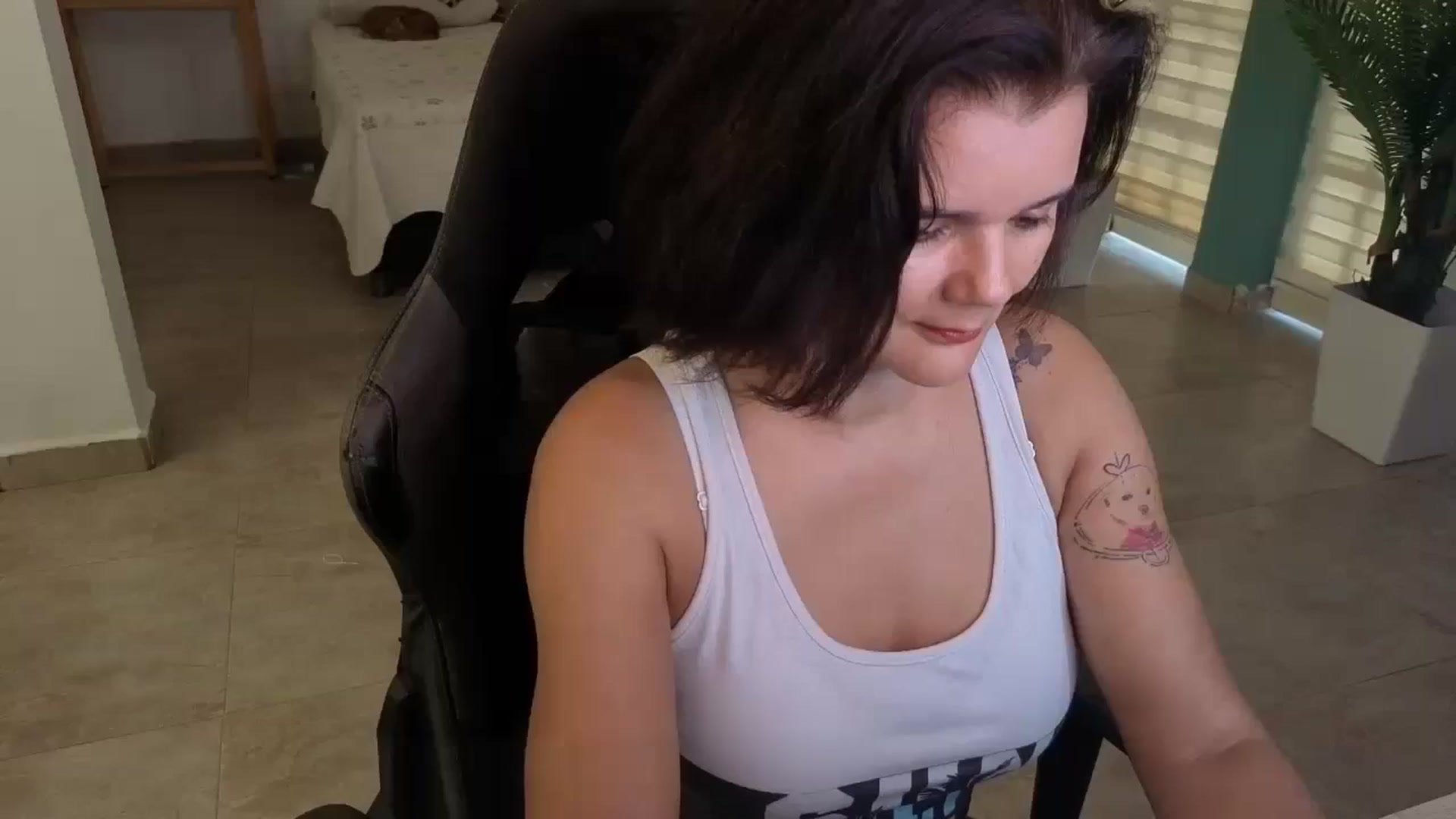 Gallery image thumbnail from AngelaMar's myfreecams stream on, 05/15/2025, 17:51 image 9 of 20