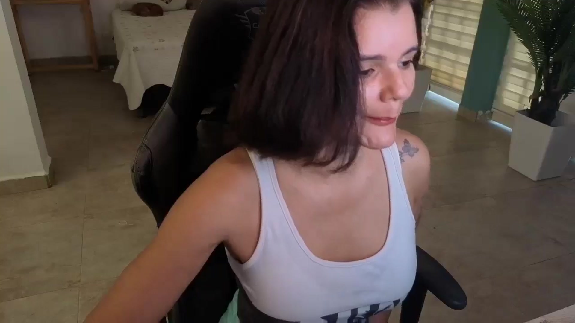Gallery image thumbnail from AngelaMar's myfreecams stream on, 05/15/2025, 17:51 image 8 of 20