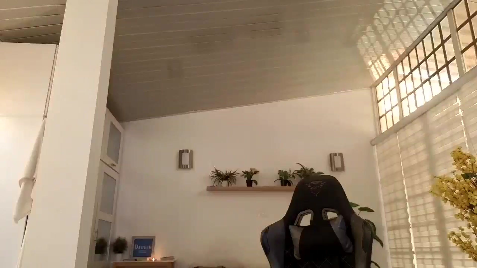 Gallery image thumbnail from AngelaMar's myfreecams stream on, 05/19/2025, 17:04 image 16 of 20