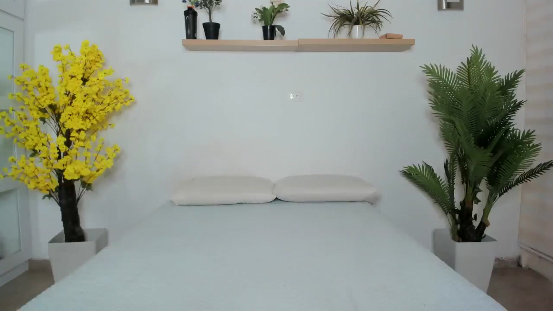 Gallery image thumbnail from AngelaMar's myfreecams stream on, 07/27/2025, 17:24 image 2 of 20