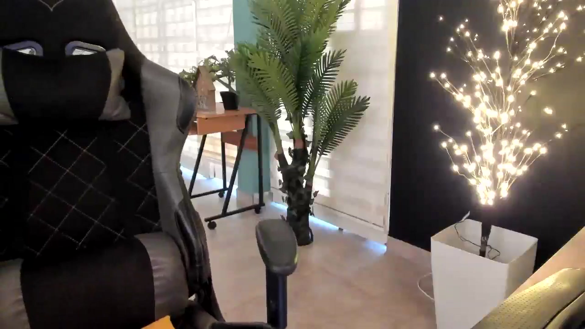 Gallery image thumbnail from AngelaMar's myfreecams stream on, 12/09/2025, 18:03 image 17 of 20
