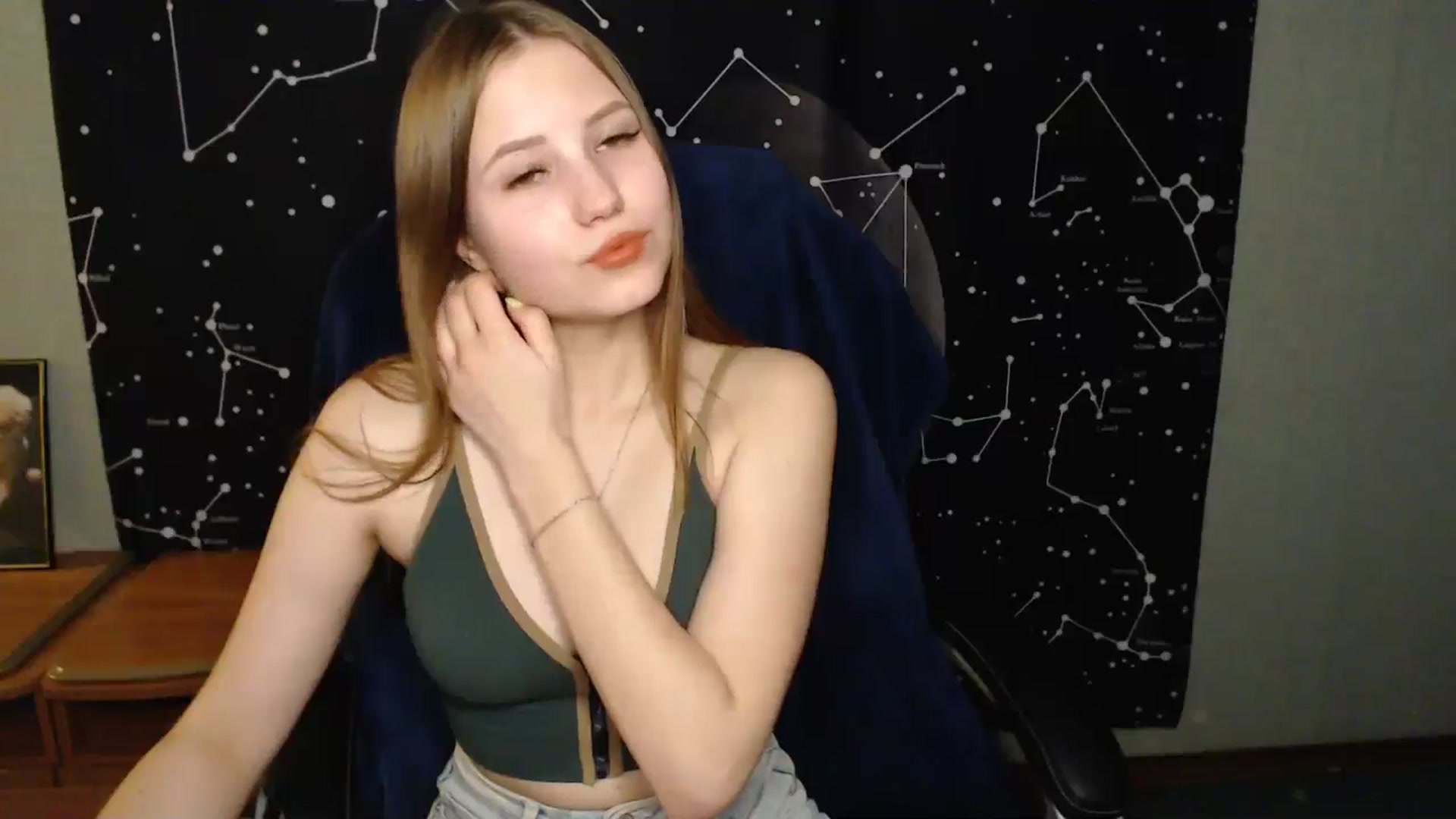 Gallery image thumbnail from AngelaOwen's myfreecams stream on, 03/04/2025, 17:20 image 20 of 20