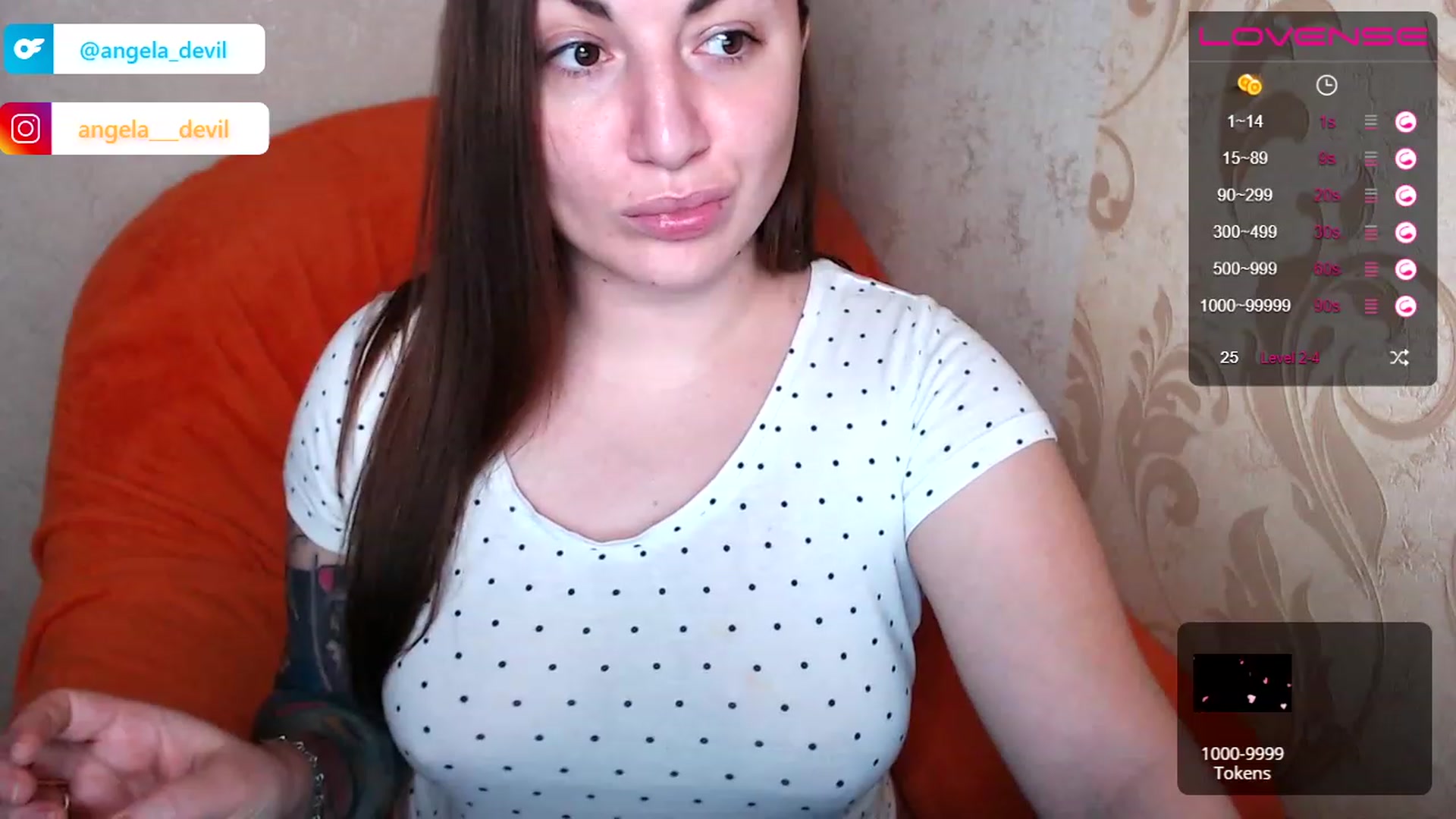 Gallery image thumbnail from Angela_Devil's myfreecams stream on, 12/25/2022, 23:10 image 11 of 20
