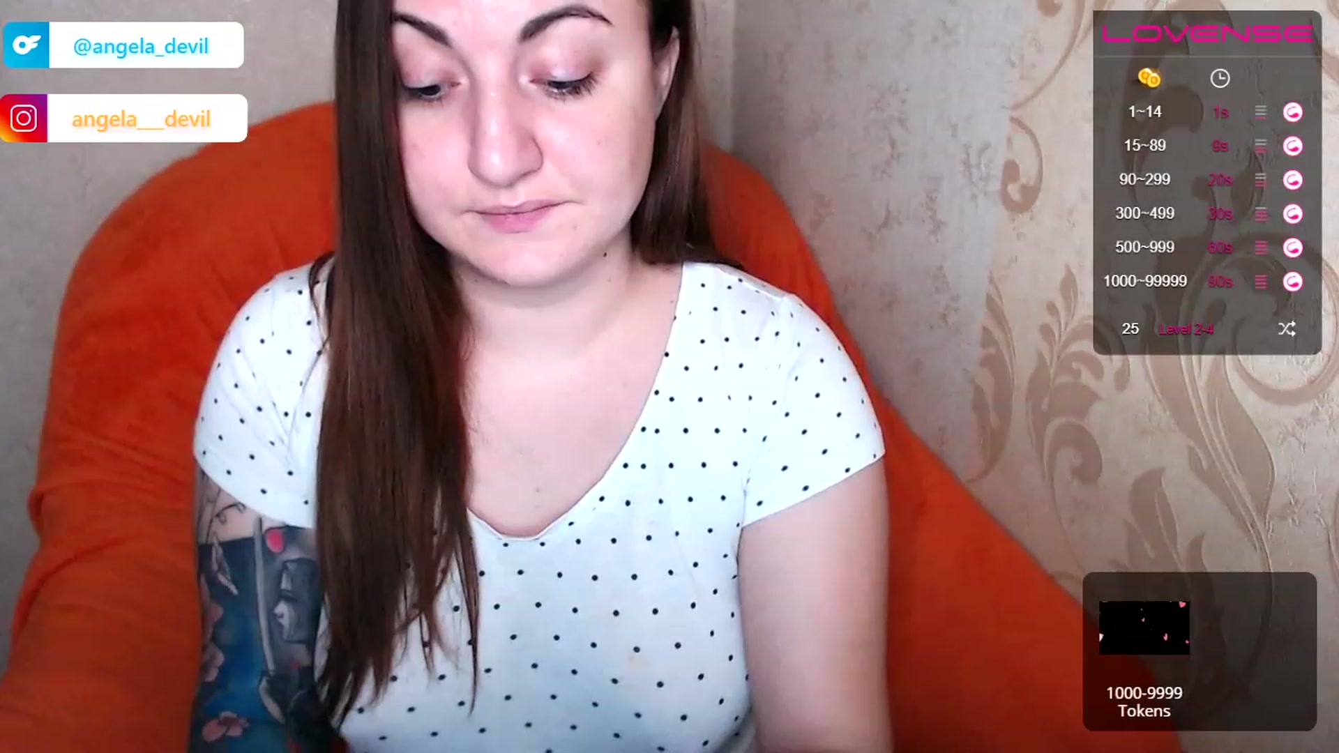 Gallery image thumbnail from Angela_Devil's myfreecams stream on, 12/25/2022, 23:10 image 14 of 20