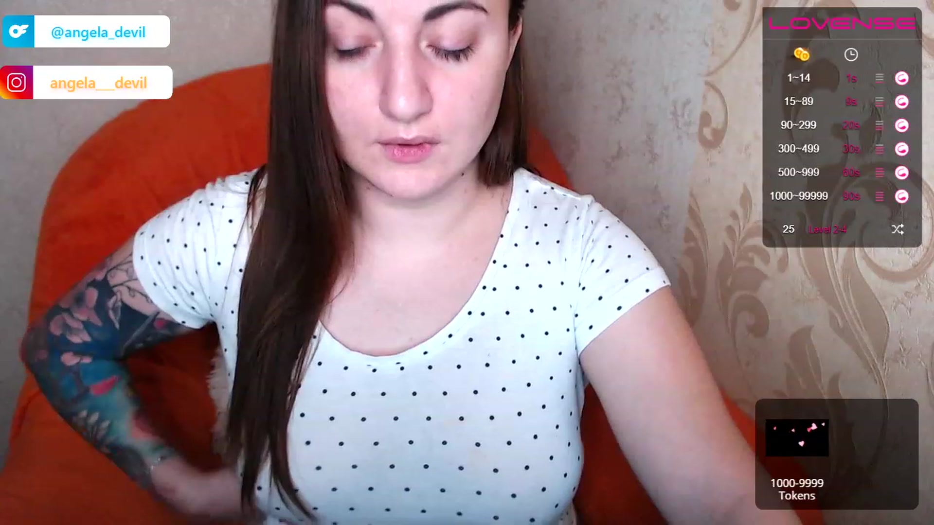 Gallery image thumbnail from Angela_Devil's myfreecams stream on, 12/25/2022, 23:10 image 10 of 20