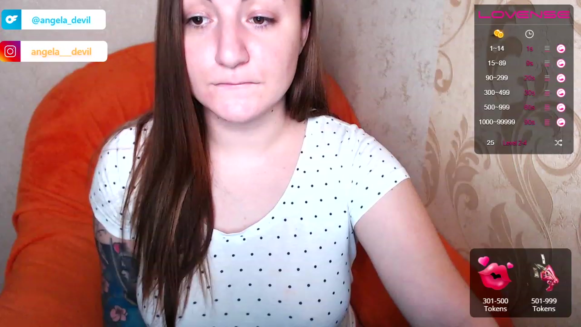 Gallery image thumbnail from Angela_Devil's myfreecams stream on, 12/25/2022, 23:10 image 16 of 20