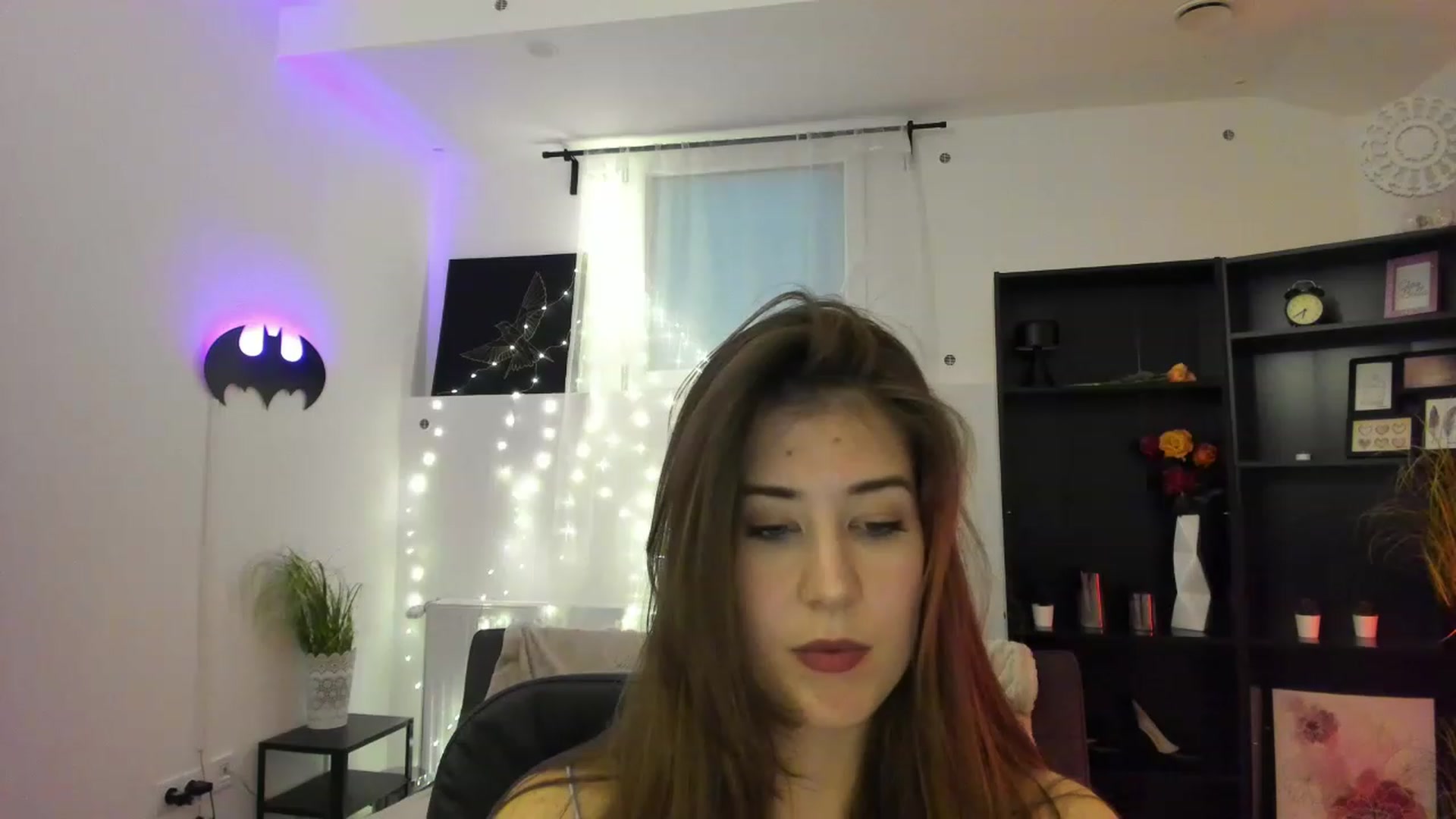 Gallery image thumbnail from Angela_White_'s myfreecams stream on, 03/08/2023, 14:05 image 18 of 20