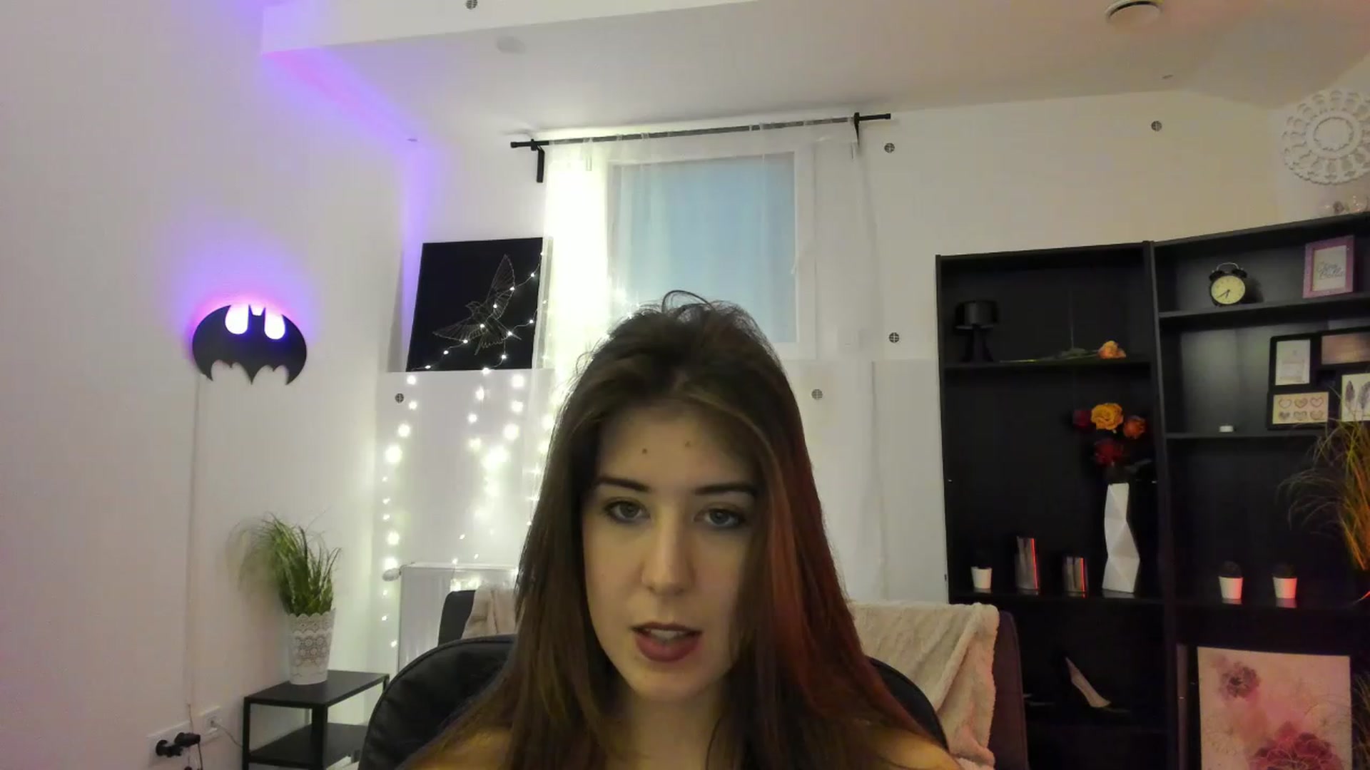 Gallery image thumbnail from Angela_White_'s myfreecams stream on, 03/08/2023, 14:05 image 8 of 20