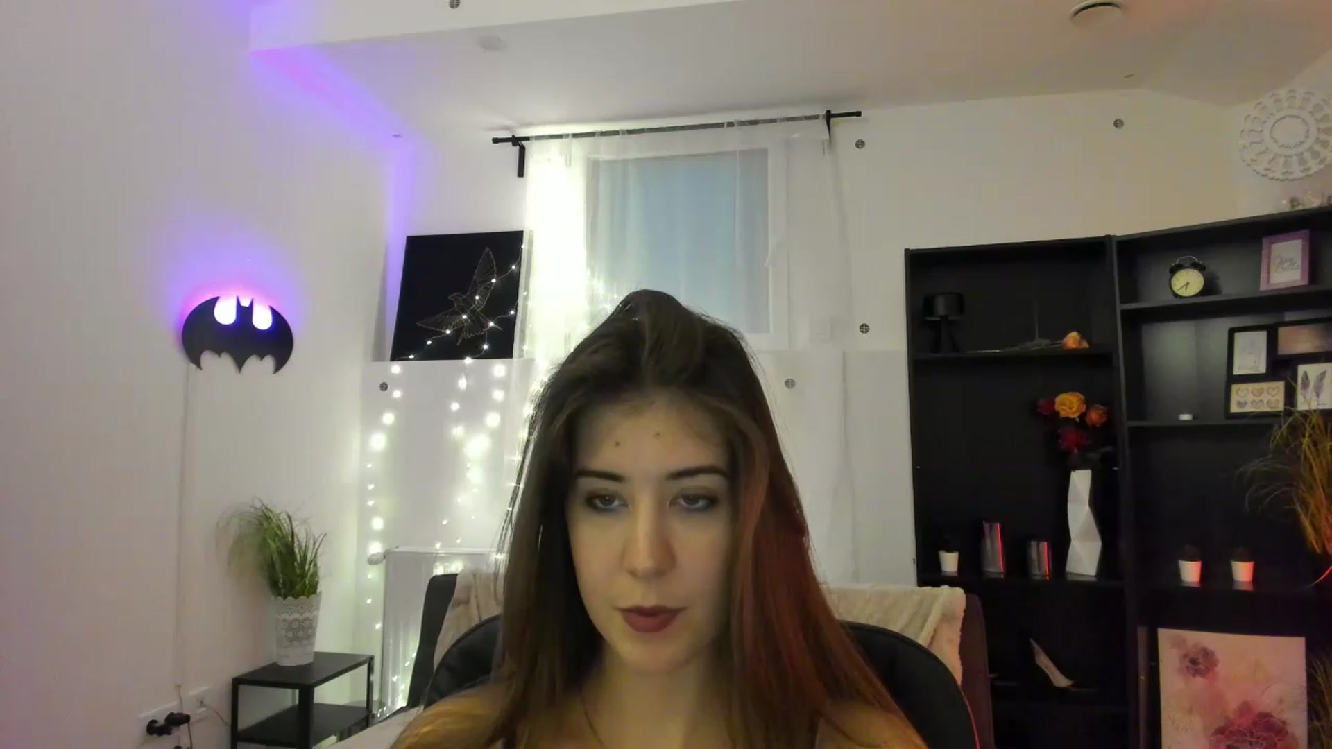 Gallery image thumbnail from Angela_White_'s myfreecams stream on, 03/08/2023, 14:05 image 2 of 20