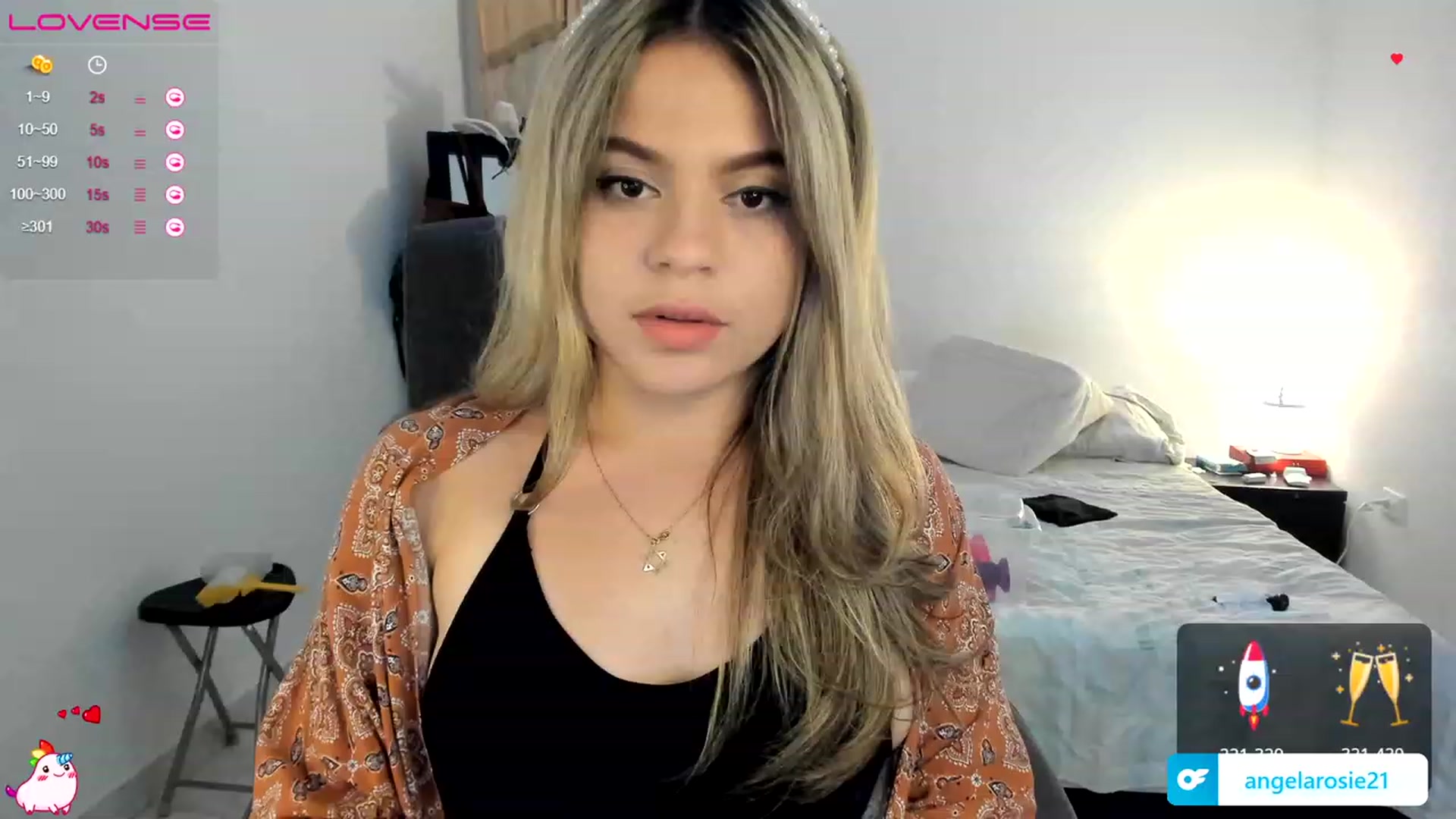 Gallery image thumbnail from Angela_rosie's myfreecams stream on, 05/22/2023, 01:20 image 10 of 20