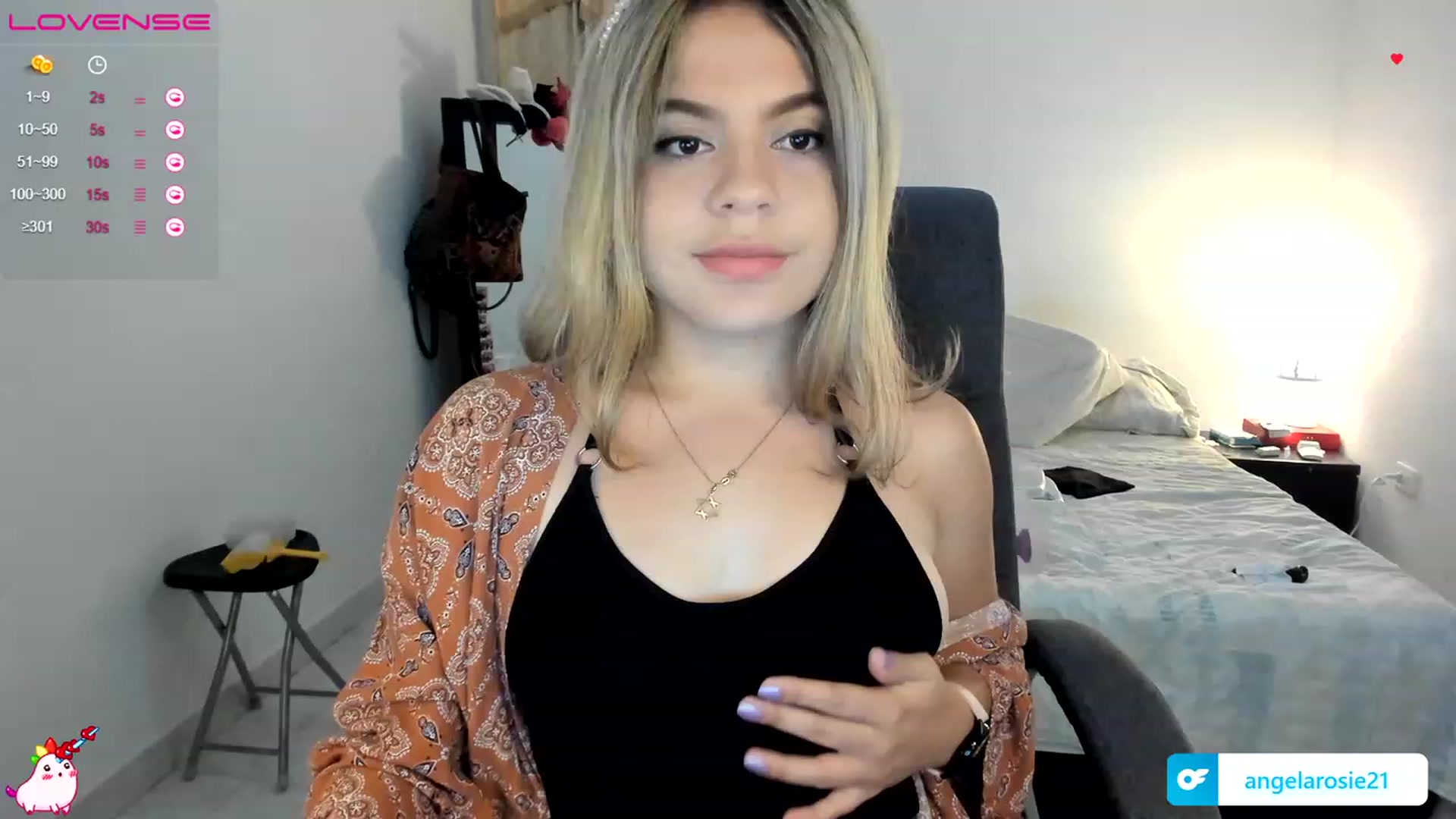 Gallery image thumbnail from Angela_rosie's myfreecams stream on, 05/22/2023, 01:20 image 5 of 20