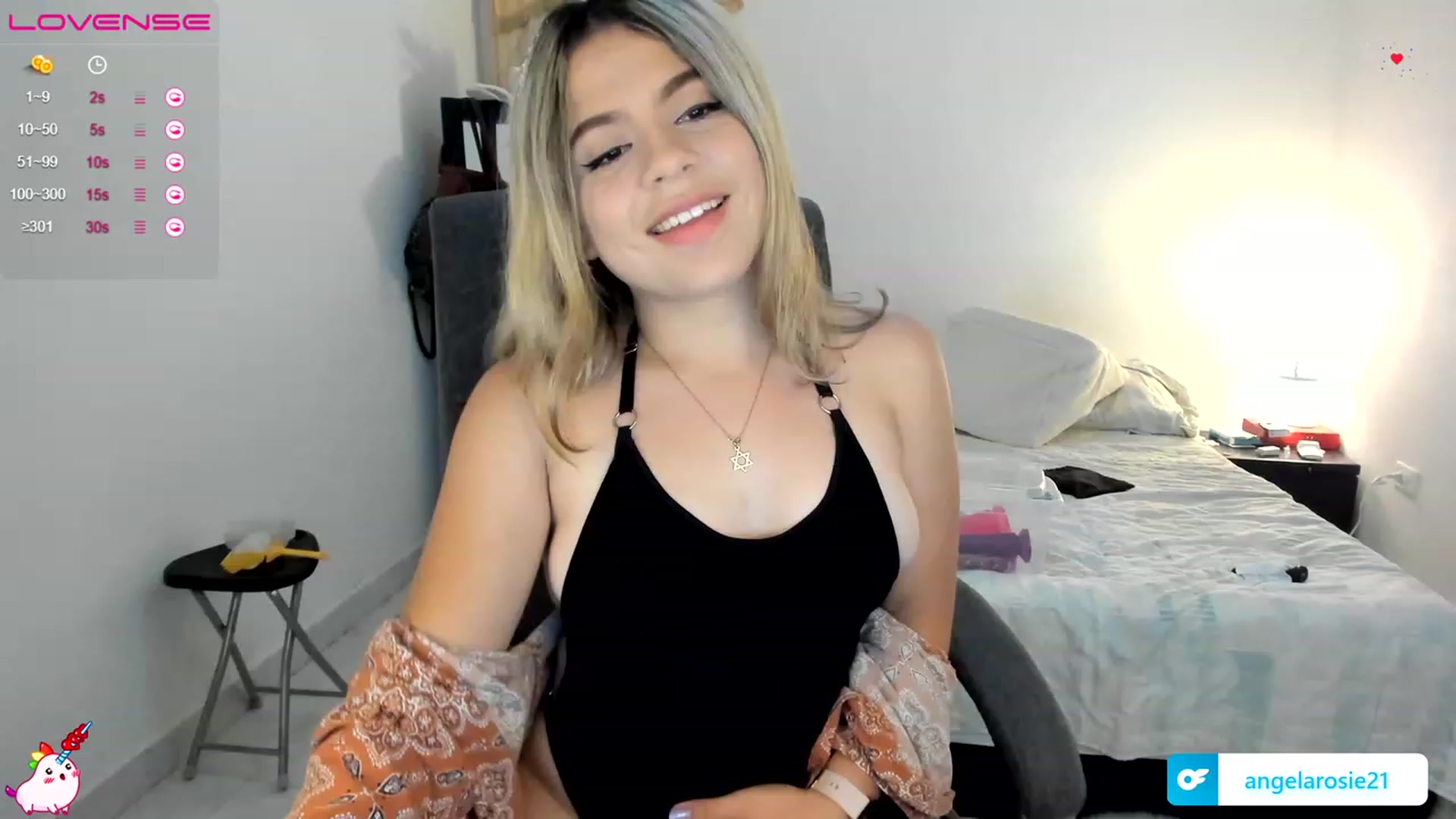 Gallery image thumbnail from Angela_rosie's myfreecams stream on, 05/22/2023, 01:20 image 6 of 20