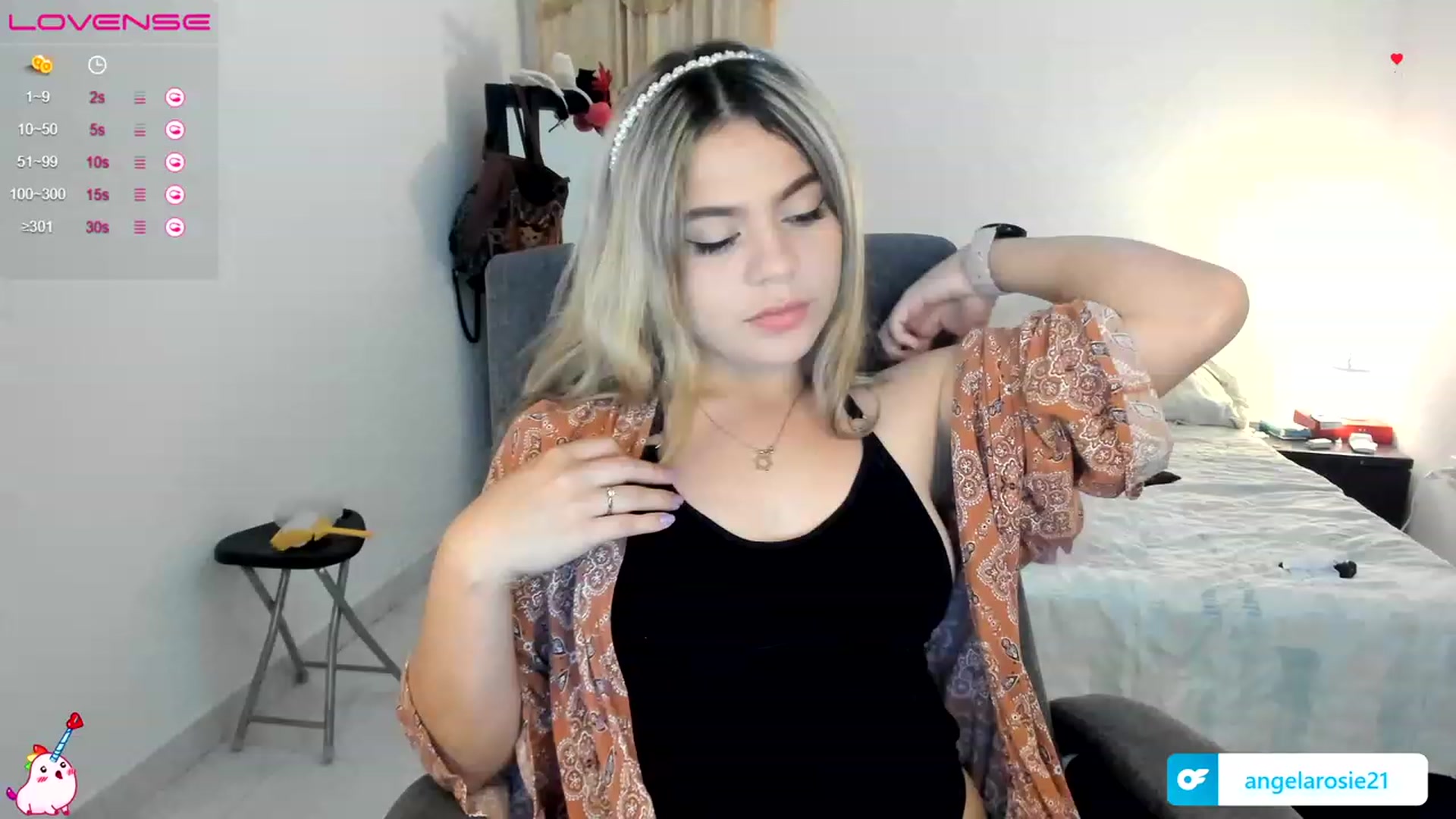 Gallery image thumbnail from Angela_rosie's myfreecams stream on, 05/22/2023, 01:20 image 1 of 20