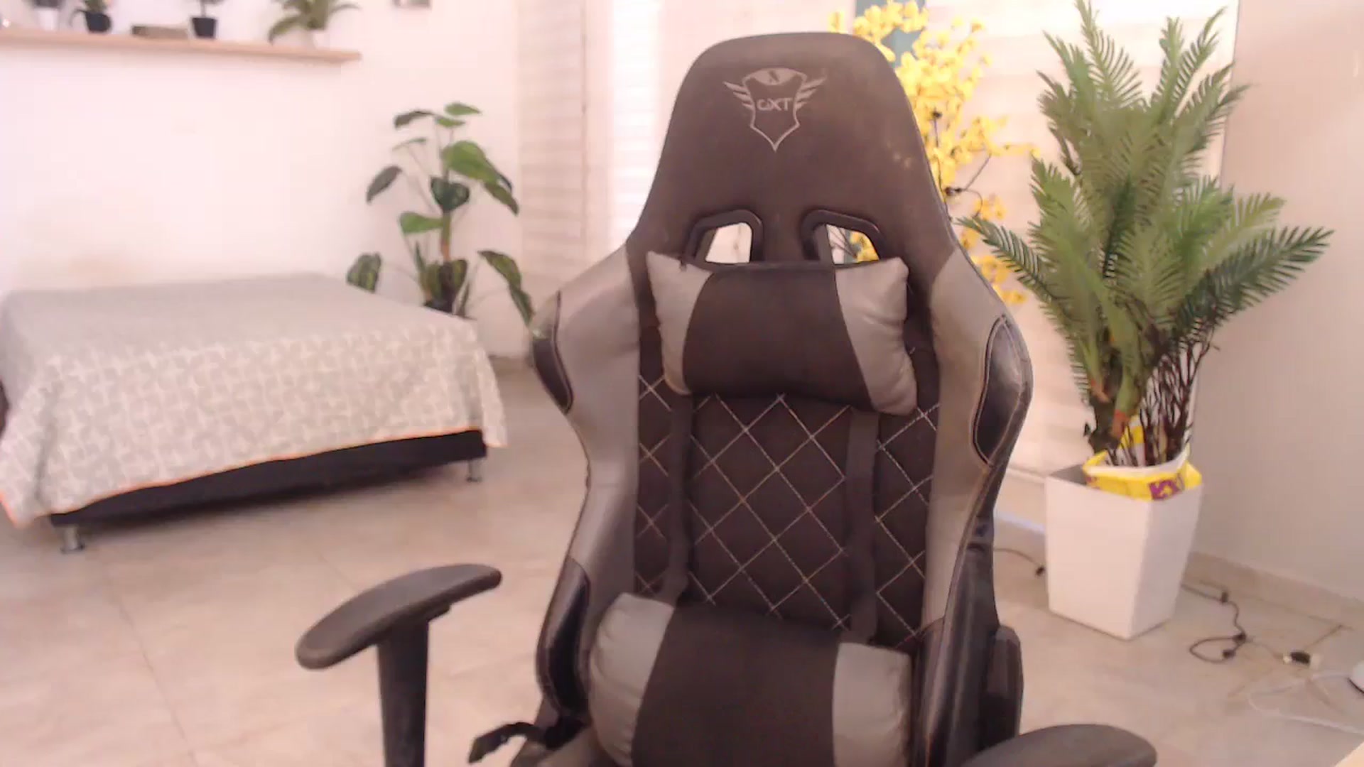 Gallery image thumbnail from AngelaforXmas's myfreecams stream on, 12/25/2023, 14:48 image 1 of 20