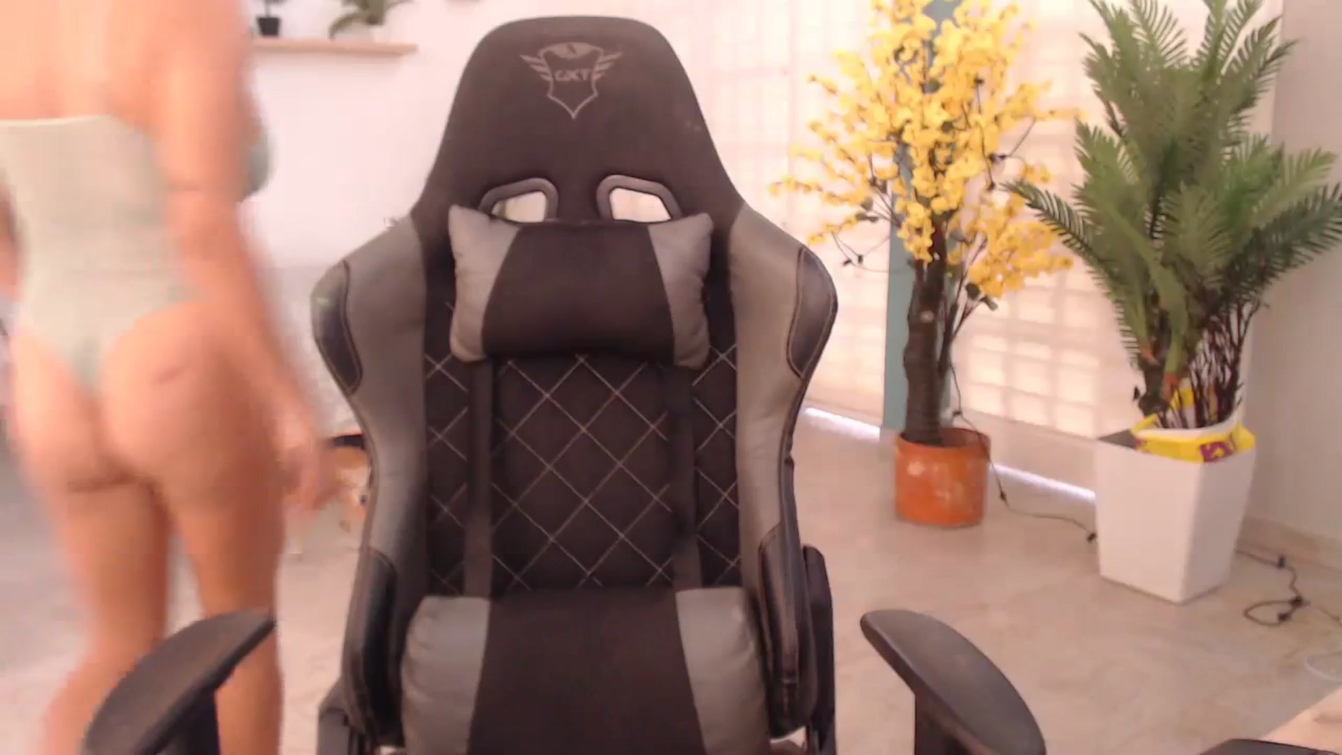 Gallery image thumbnail from AngelaforXmas's myfreecams stream on, 12/25/2023, 14:48 image 18 of 20