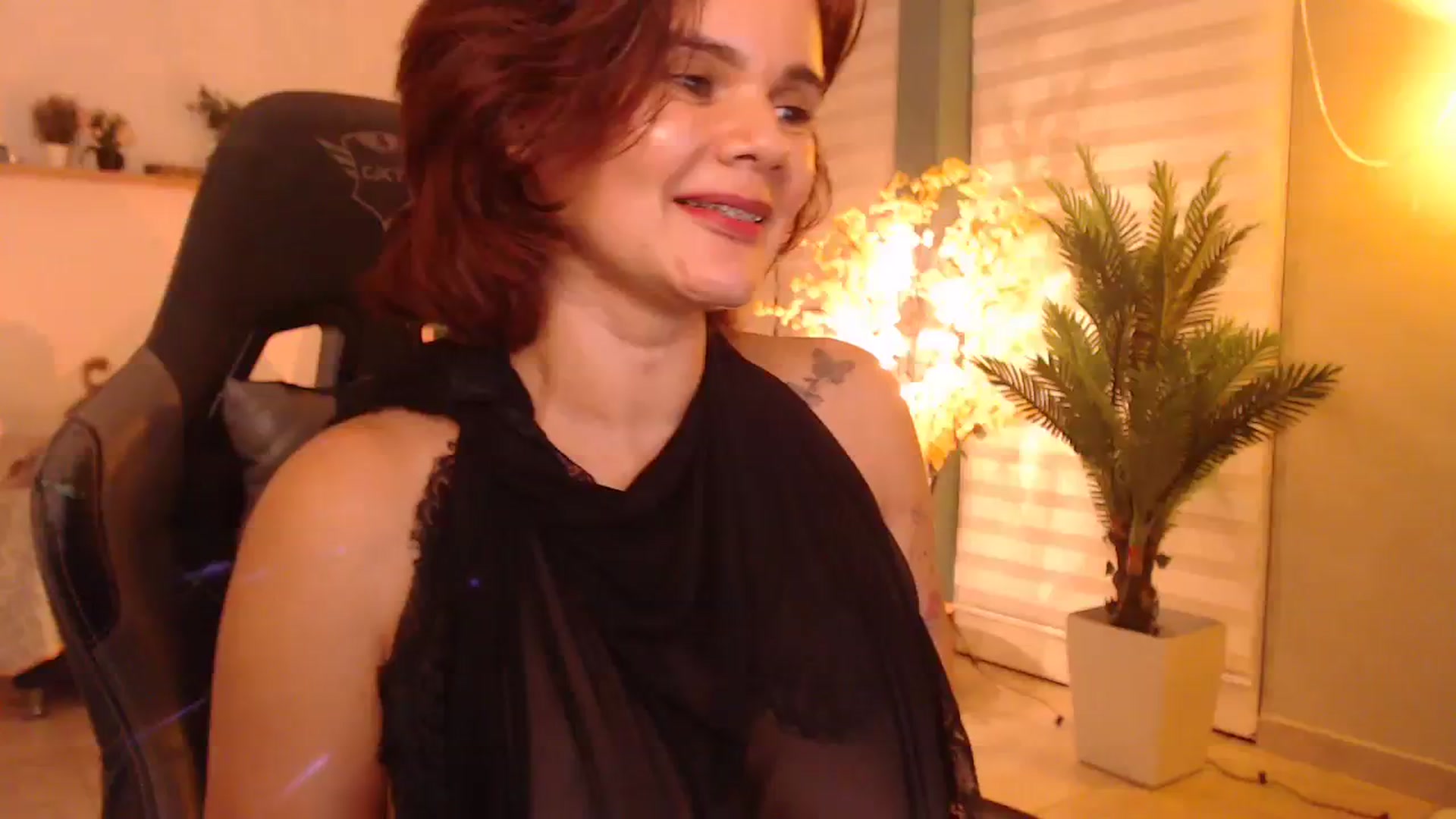 Gallery image thumbnail from AngelaforXmas's myfreecams stream on, 12/27/2023, 05:37 image 15 of 20