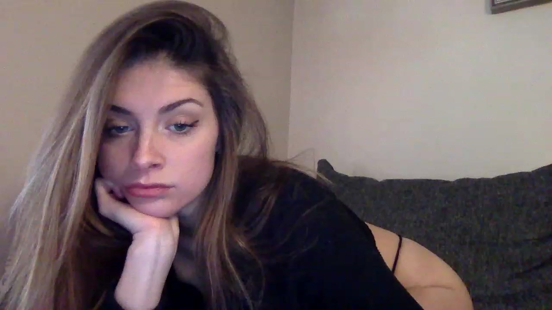 Gallery image thumbnail from Angelbabyyyy2's myfreecams stream on, 12/01/2022, 16:17 image 9 of 20