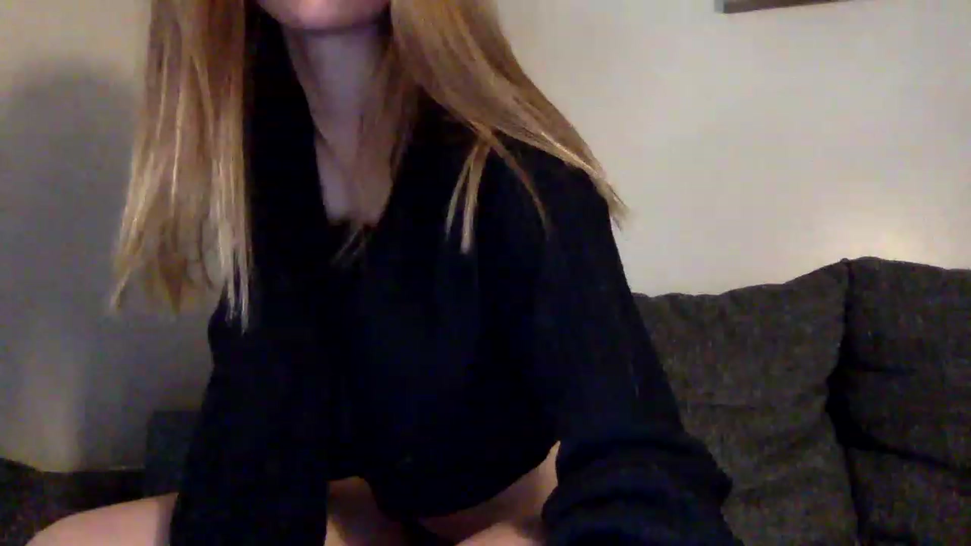 Gallery image thumbnail from Angelbabyyyy2's myfreecams stream on, 12/01/2022, 16:47 image 14 of 20