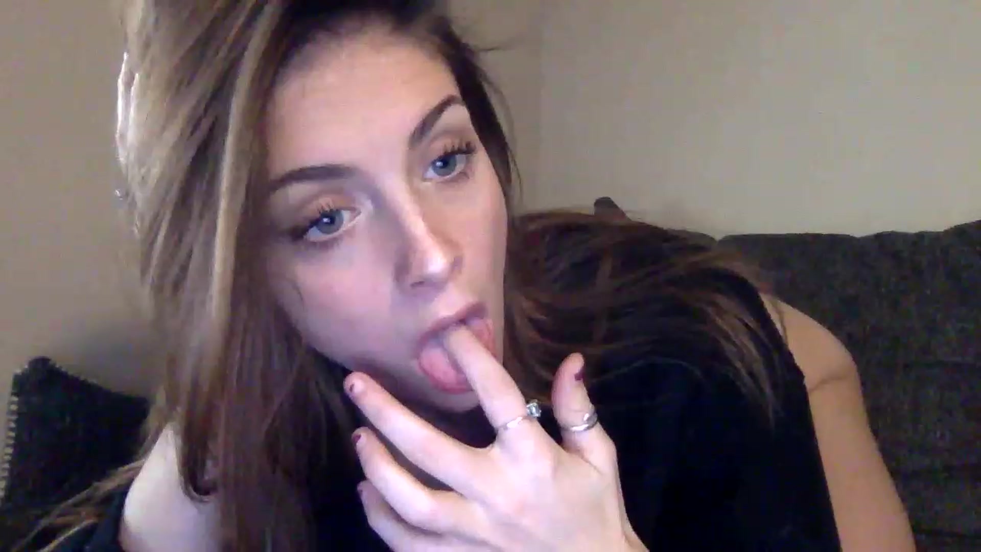 Gallery image thumbnail from Angelbabyyyy2's myfreecams stream on, 12/01/2022, 16:47 image 15 of 20
