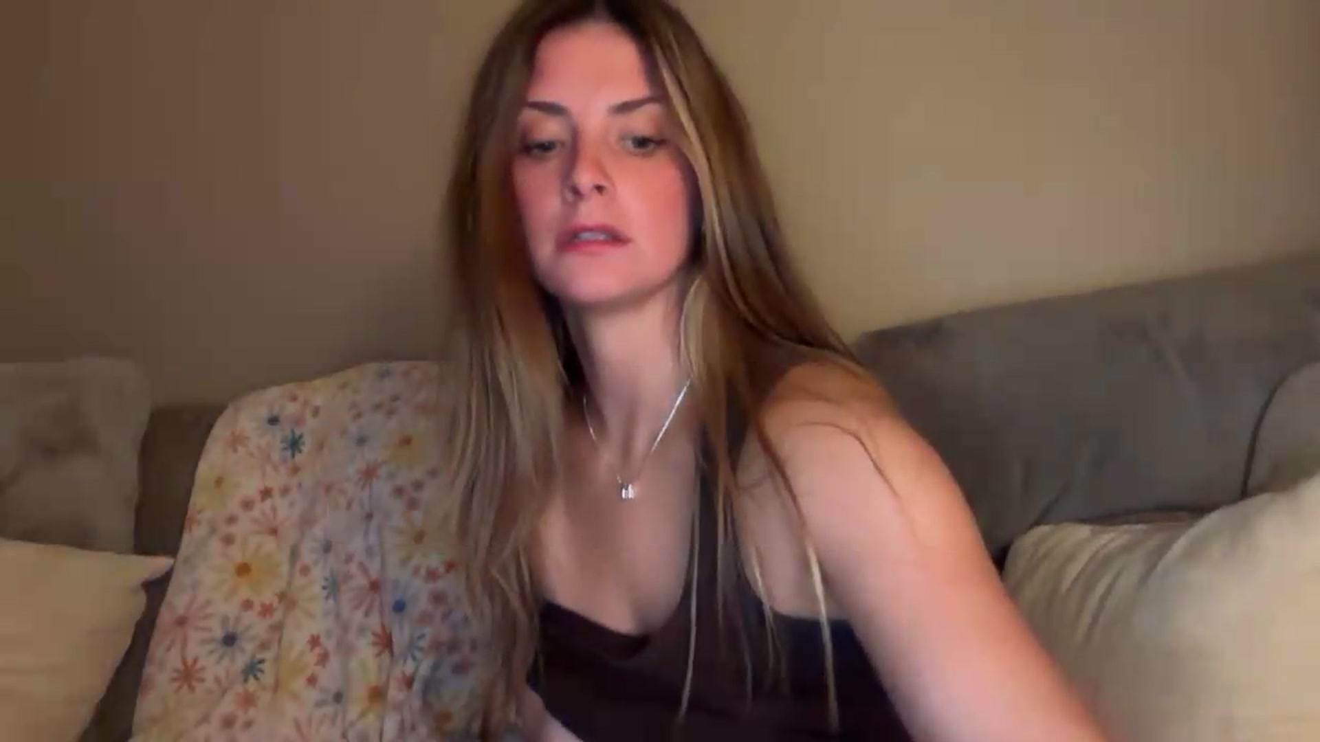 Gallery image thumbnail from Angelbabyyyy2's myfreecams stream on, 08/18/2026, 05:40 image 10 of 20