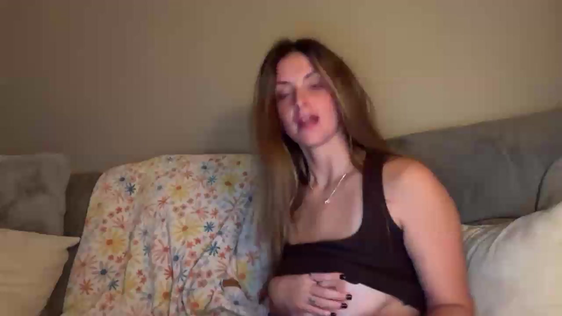 Gallery image thumbnail from Angelbabyyyy2's myfreecams stream on, 08/18/2026, 05:40 image 15 of 20