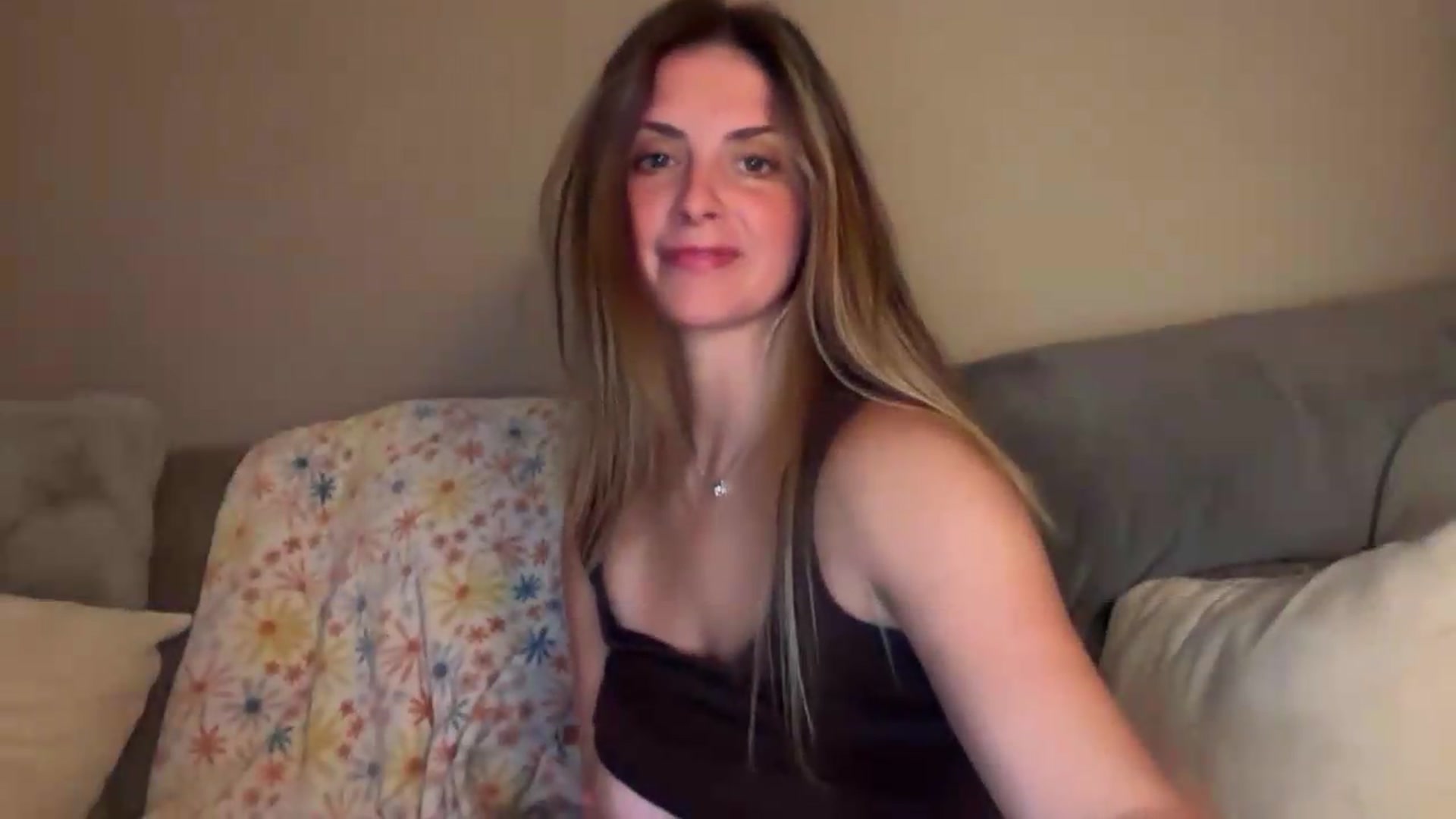 Gallery image thumbnail from Angelbabyyyy2's myfreecams stream on, 08/18/2026, 05:40 image 7 of 20