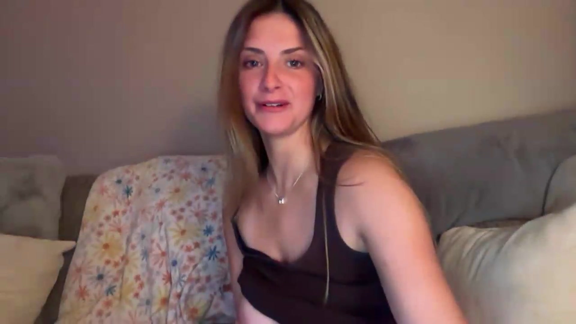 Gallery image thumbnail from Angelbabyyyy2's myfreecams stream on, 08/18/2026, 05:40 image 8 of 20