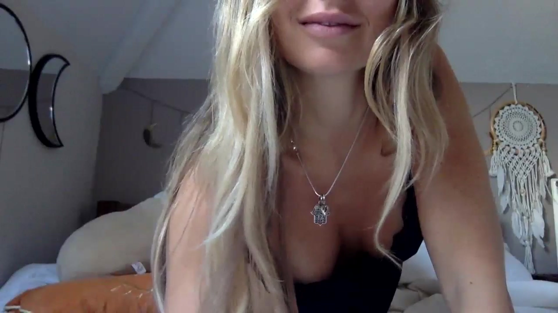 Gallery image thumbnail from Angeleska's myfreecams stream on, 07/07/2024, 18:15 image 10 of 20
