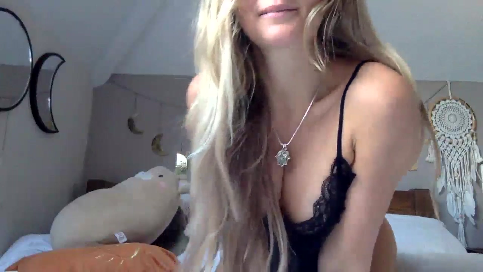 Gallery image thumbnail from Angeleska's myfreecams stream on, 07/07/2024, 18:15 image 11 of 20