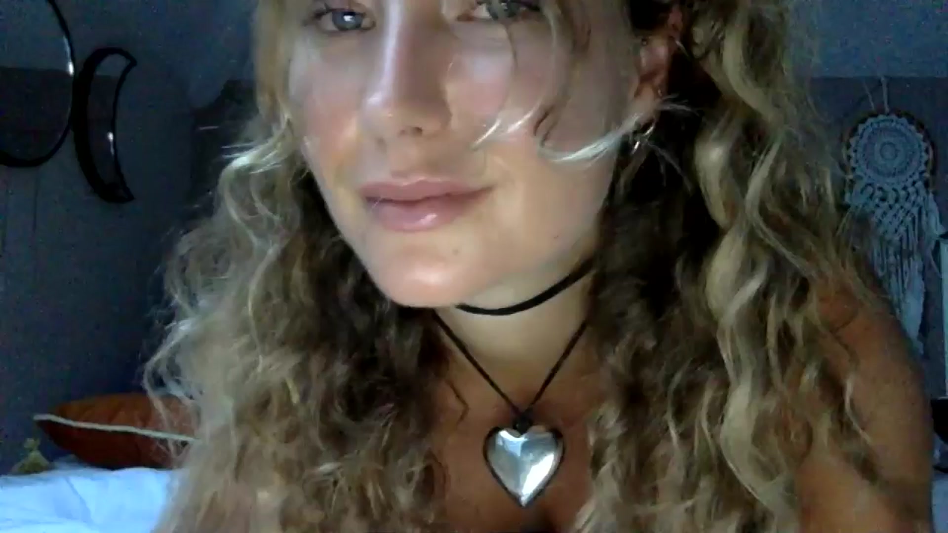 Gallery image thumbnail from Angeleska's myfreecams stream on, 07/20/2024, 19:46 image 16 of 20
