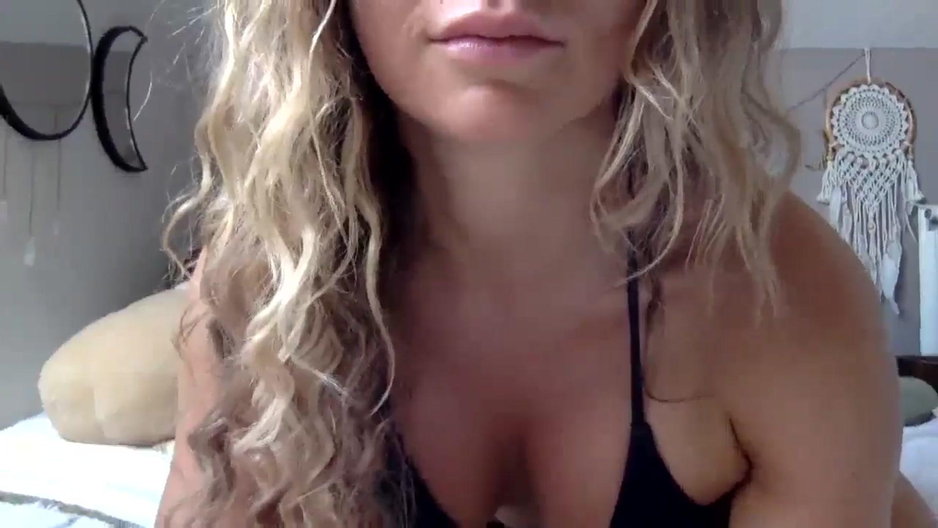 Gallery image thumbnail from Angeleska's myfreecams stream on, 07/28/2024, 16:47 image 17 of 20