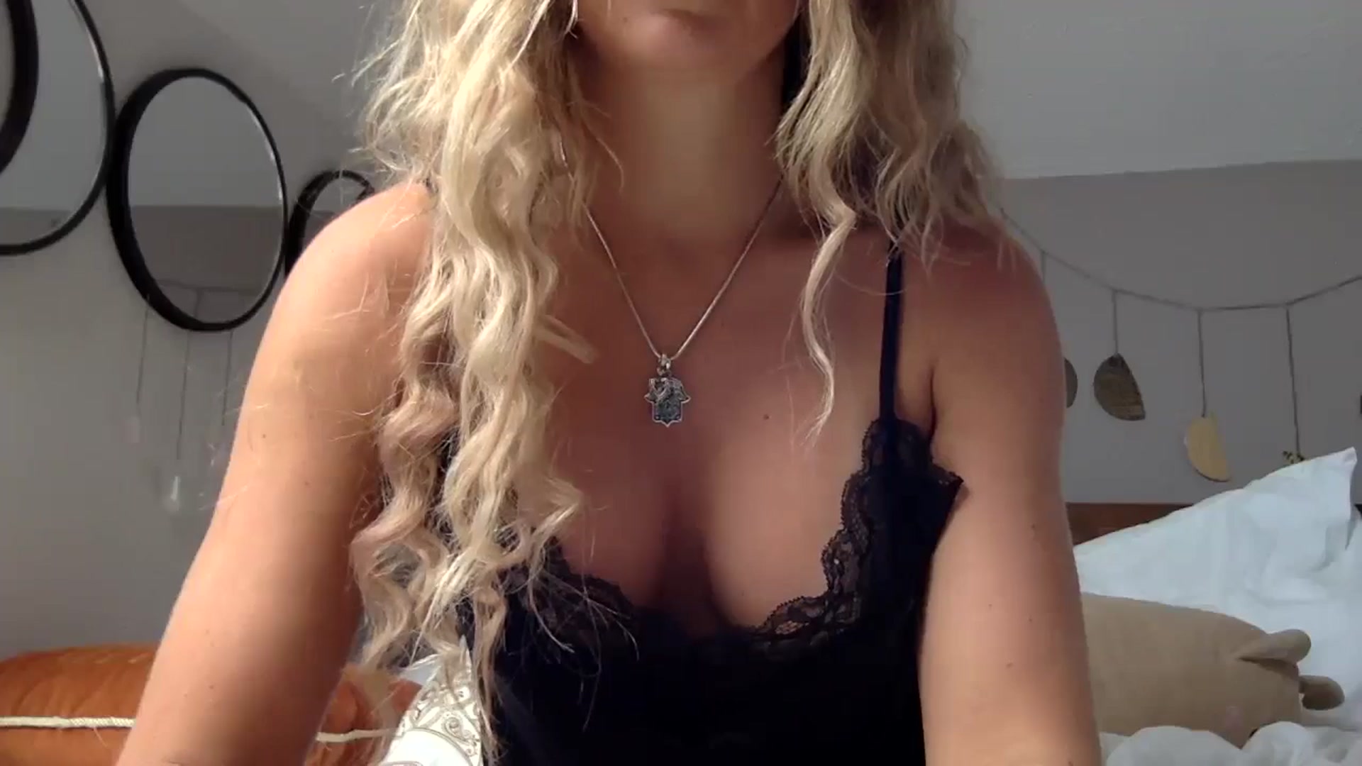 Gallery image thumbnail from Angeleska's myfreecams stream on, 08/04/2024, 16:02 image 17 of 20