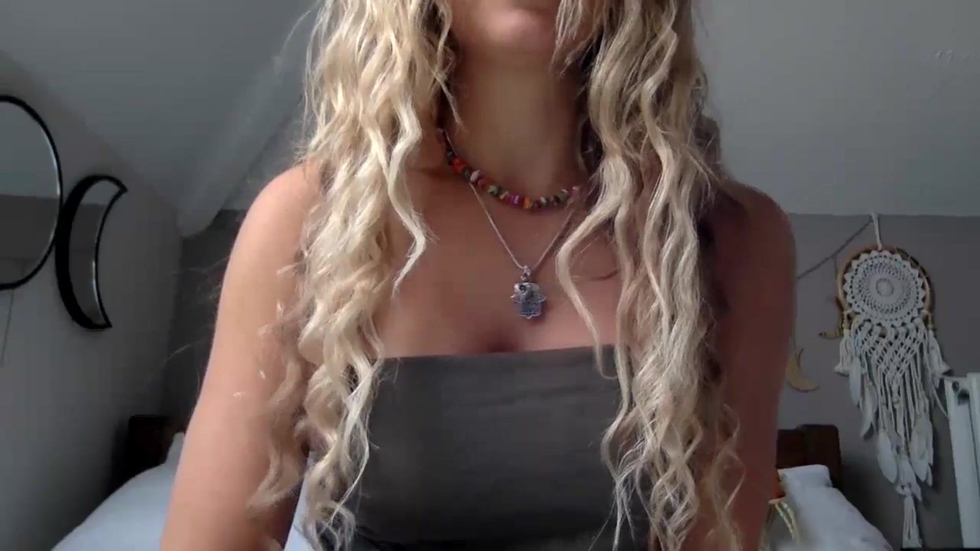 Gallery image thumbnail from Angeleska's myfreecams stream on, 08/18/2024, 16:08 image 6 of 20