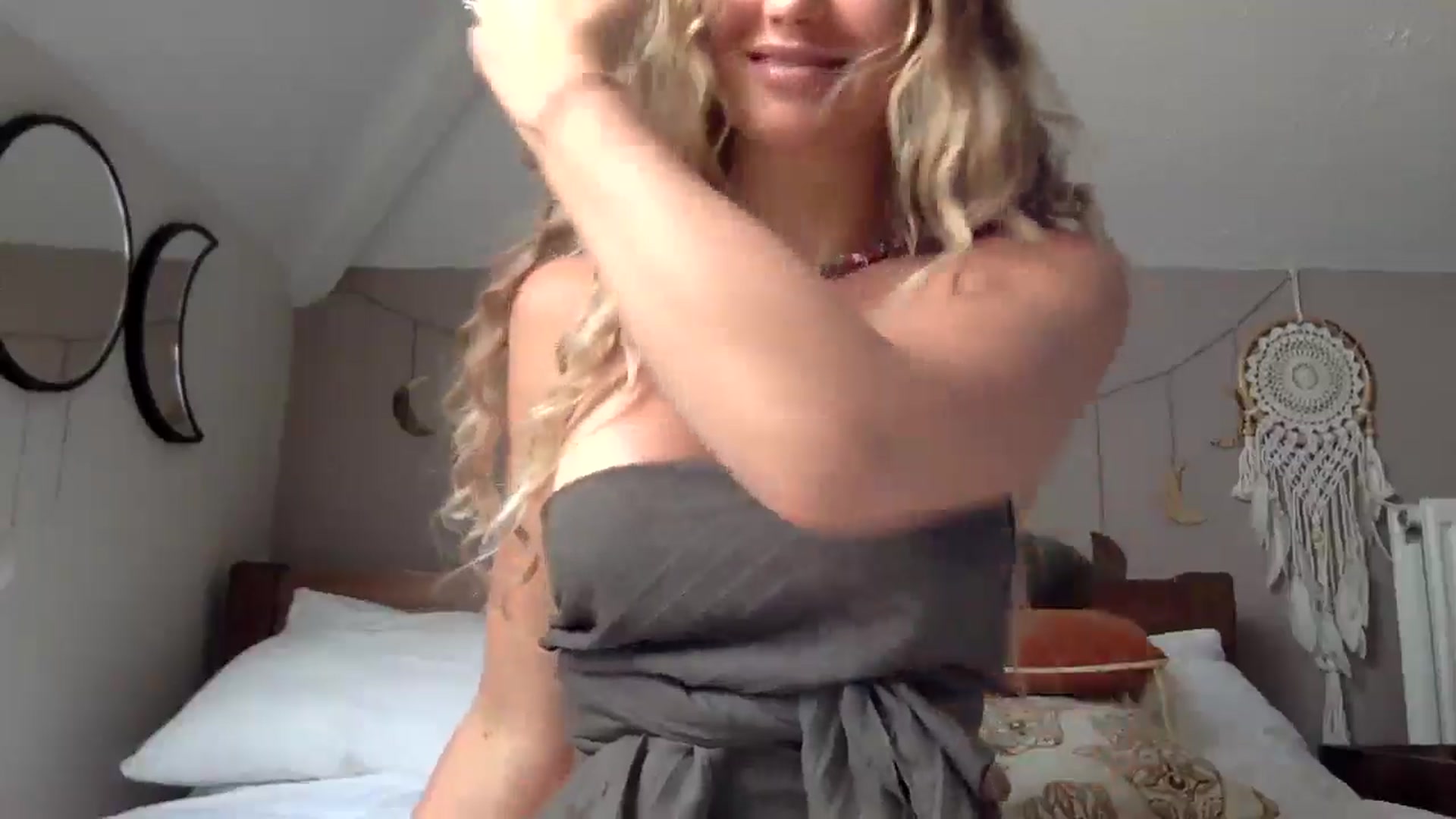 Gallery image thumbnail from Angeleska's myfreecams stream on, 08/18/2024, 16:29 image 12 of 20